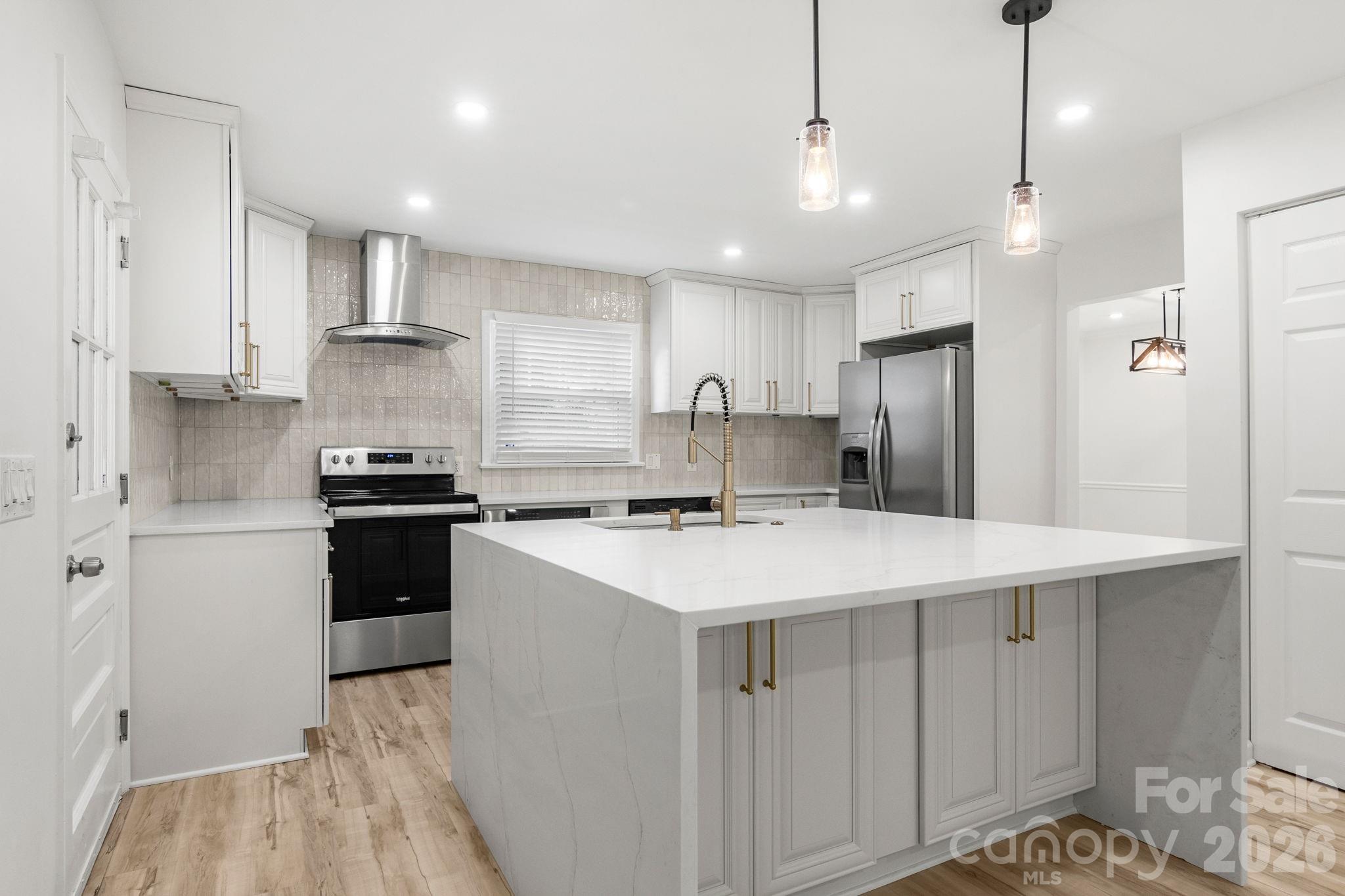 7030 Delta Lake Drive — Charlotte