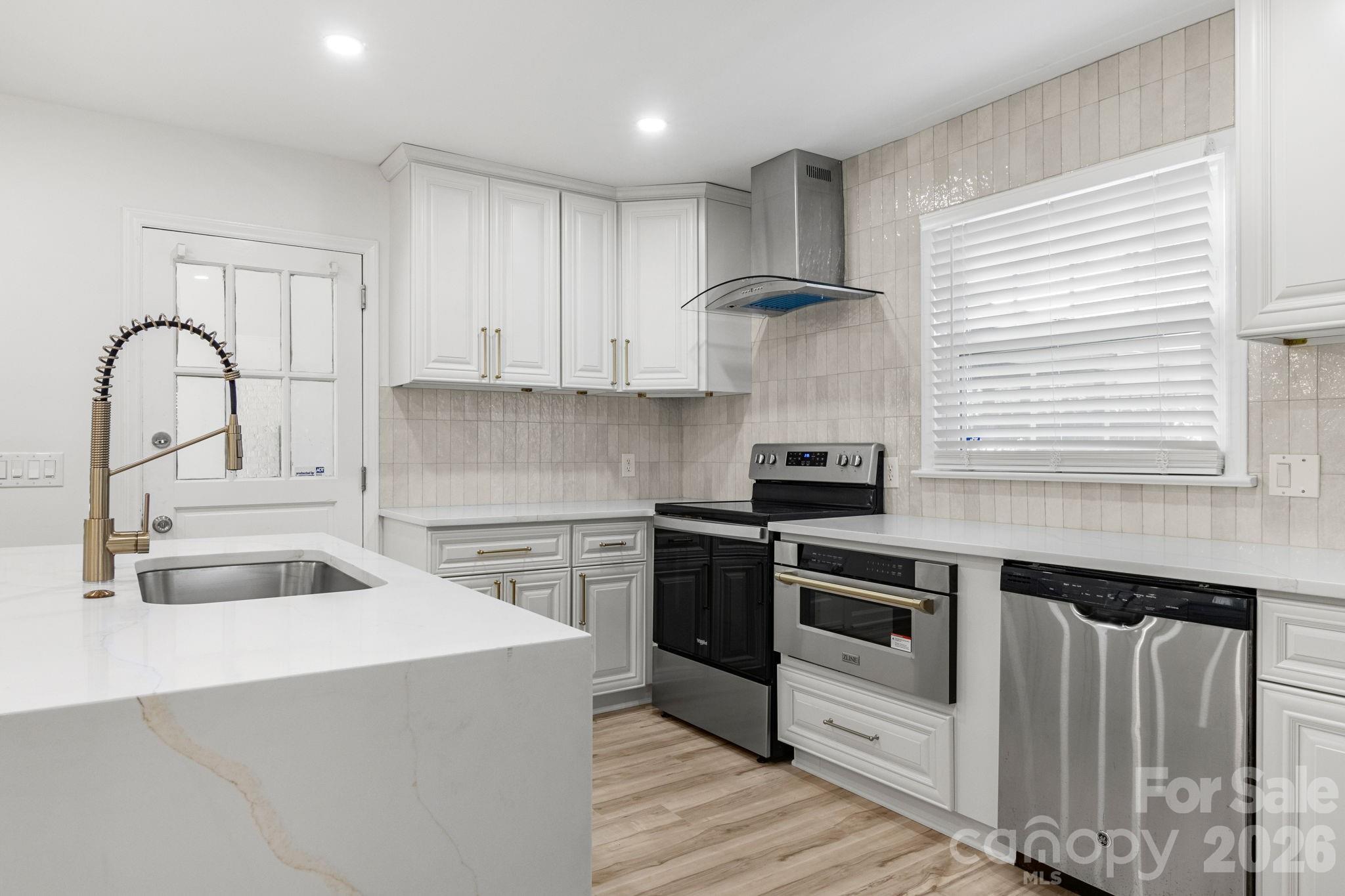 7030 Delta Lake Drive — Charlotte