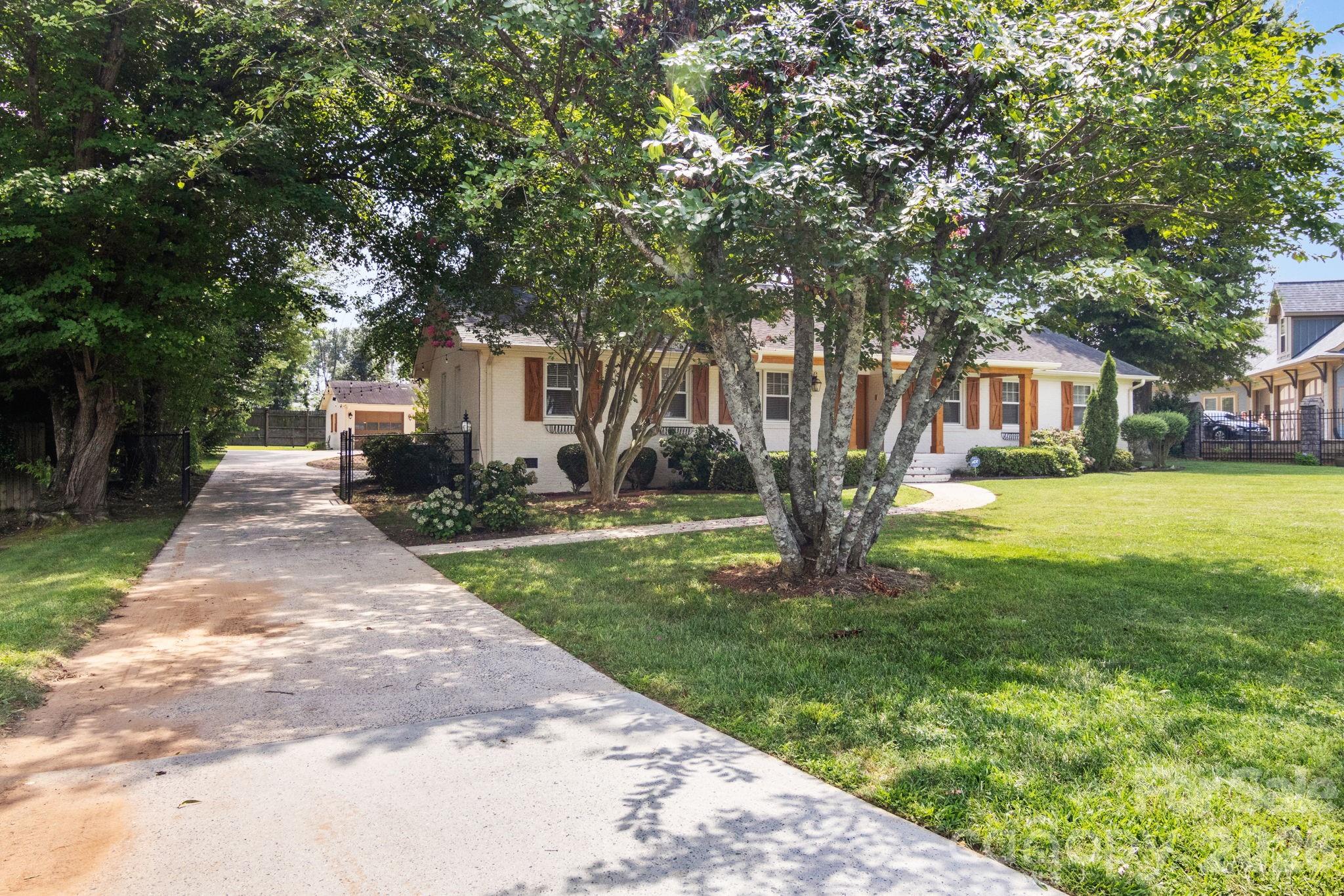 7030 Delta Lake Drive — Charlotte