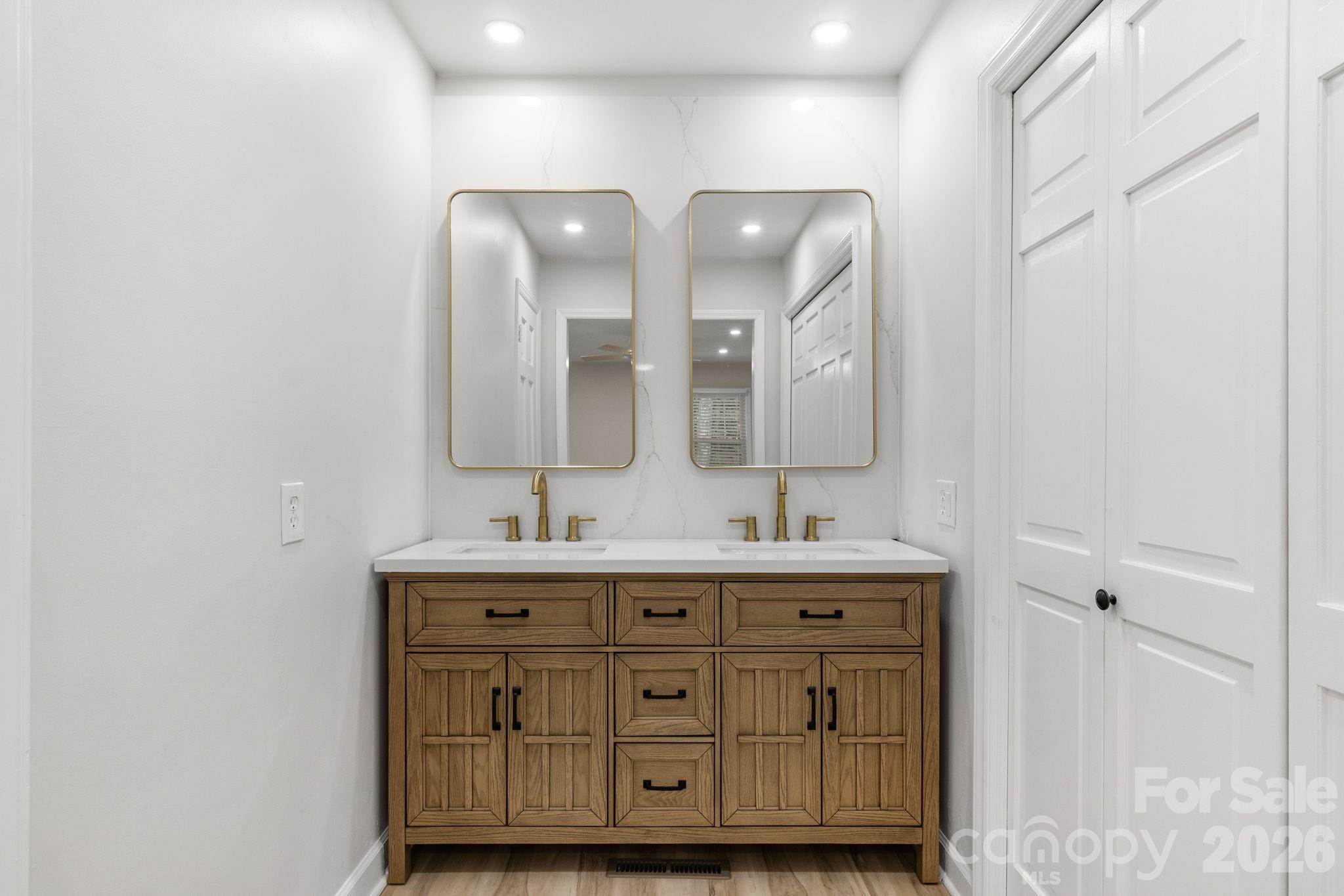 7030 Delta Lake Drive — Charlotte