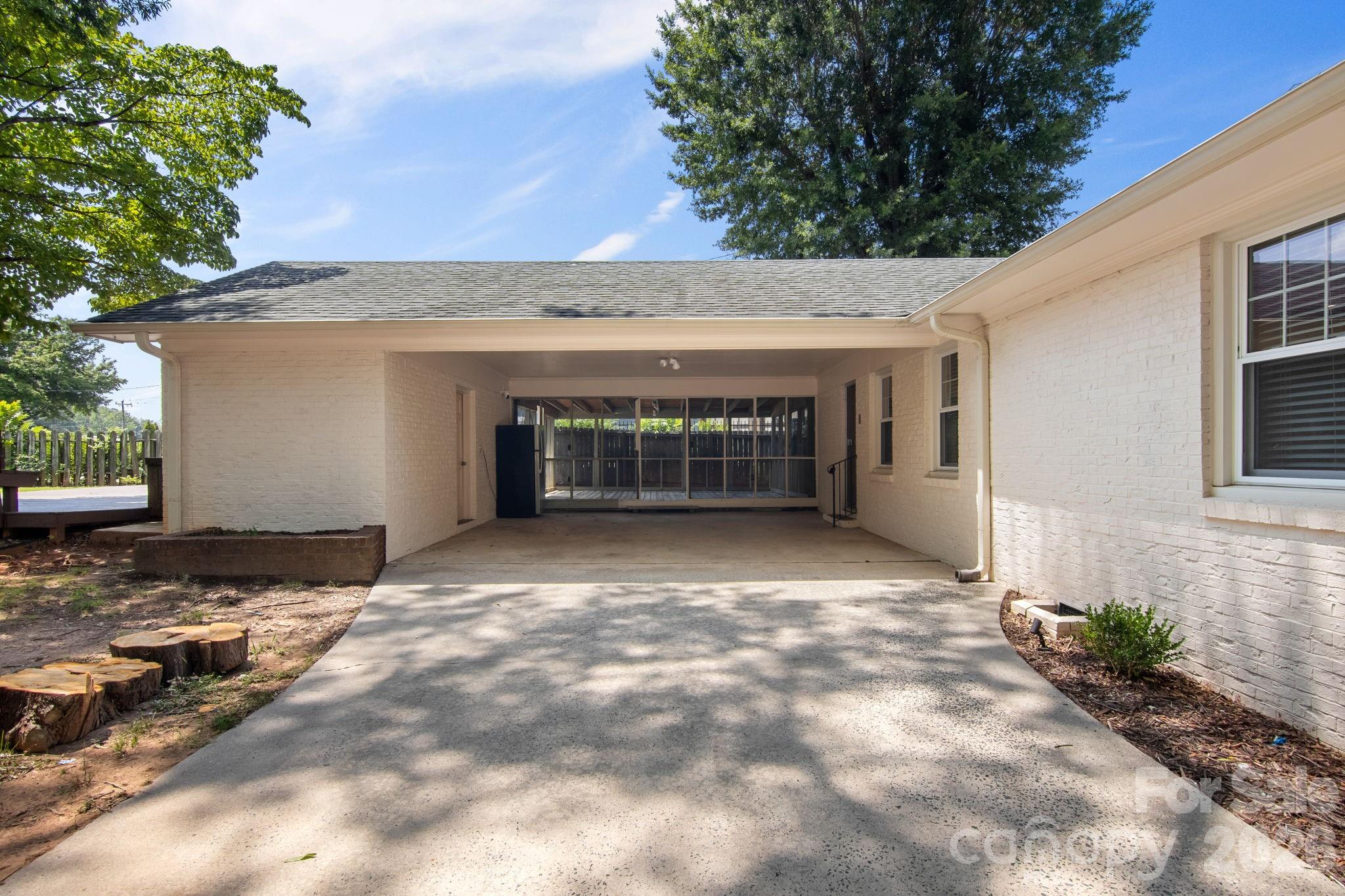 7030 Delta Lake Drive — Charlotte
