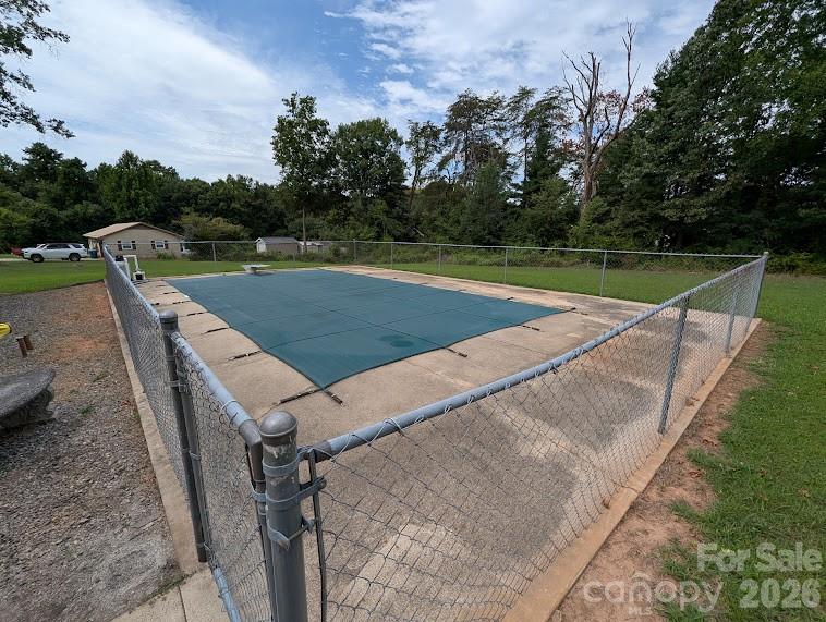 4835 Salisbury Street — Hickory