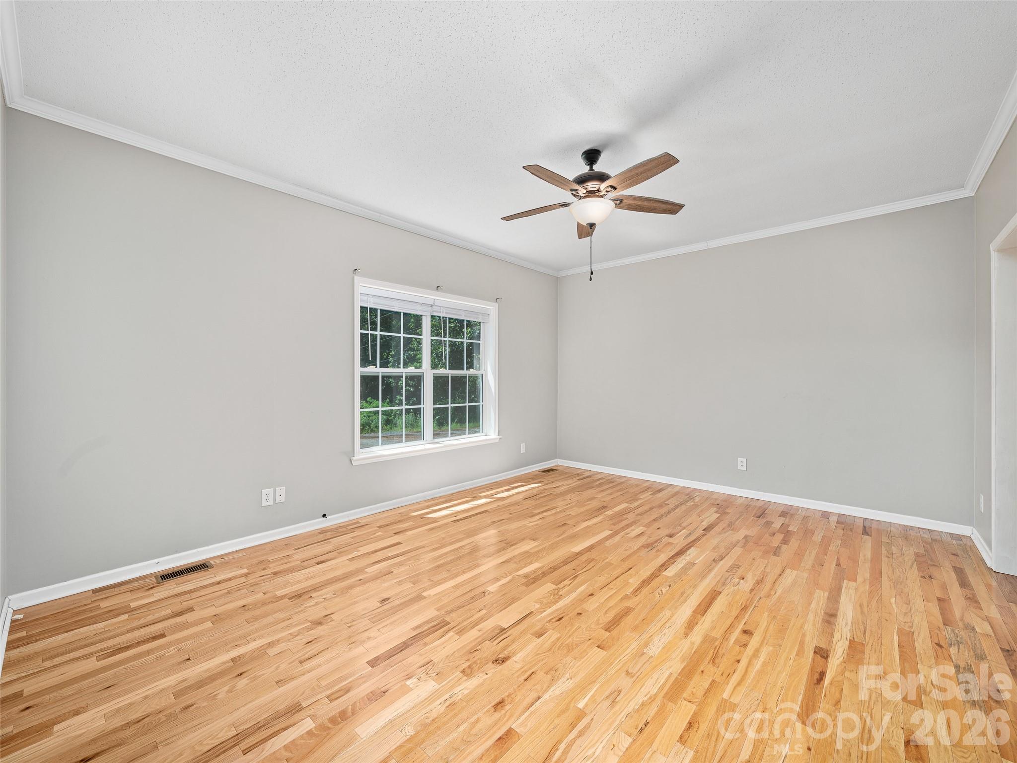 1470 Bear Creek Road — Bakersville