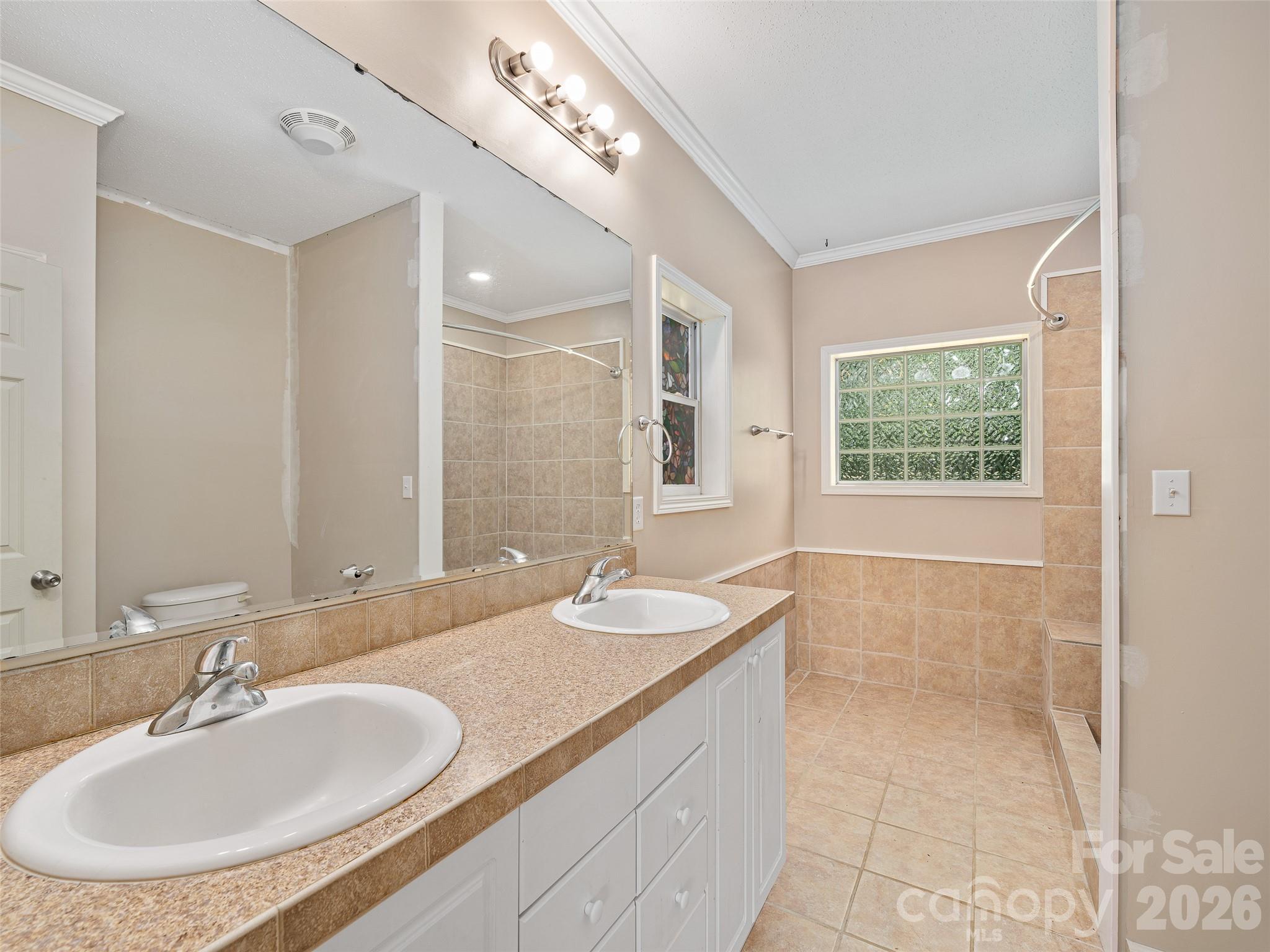 1470 Bear Creek Road — Bakersville