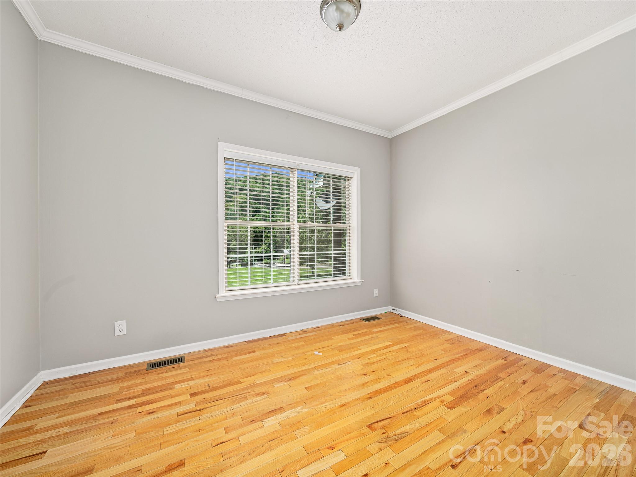 1470 Bear Creek Road — Bakersville