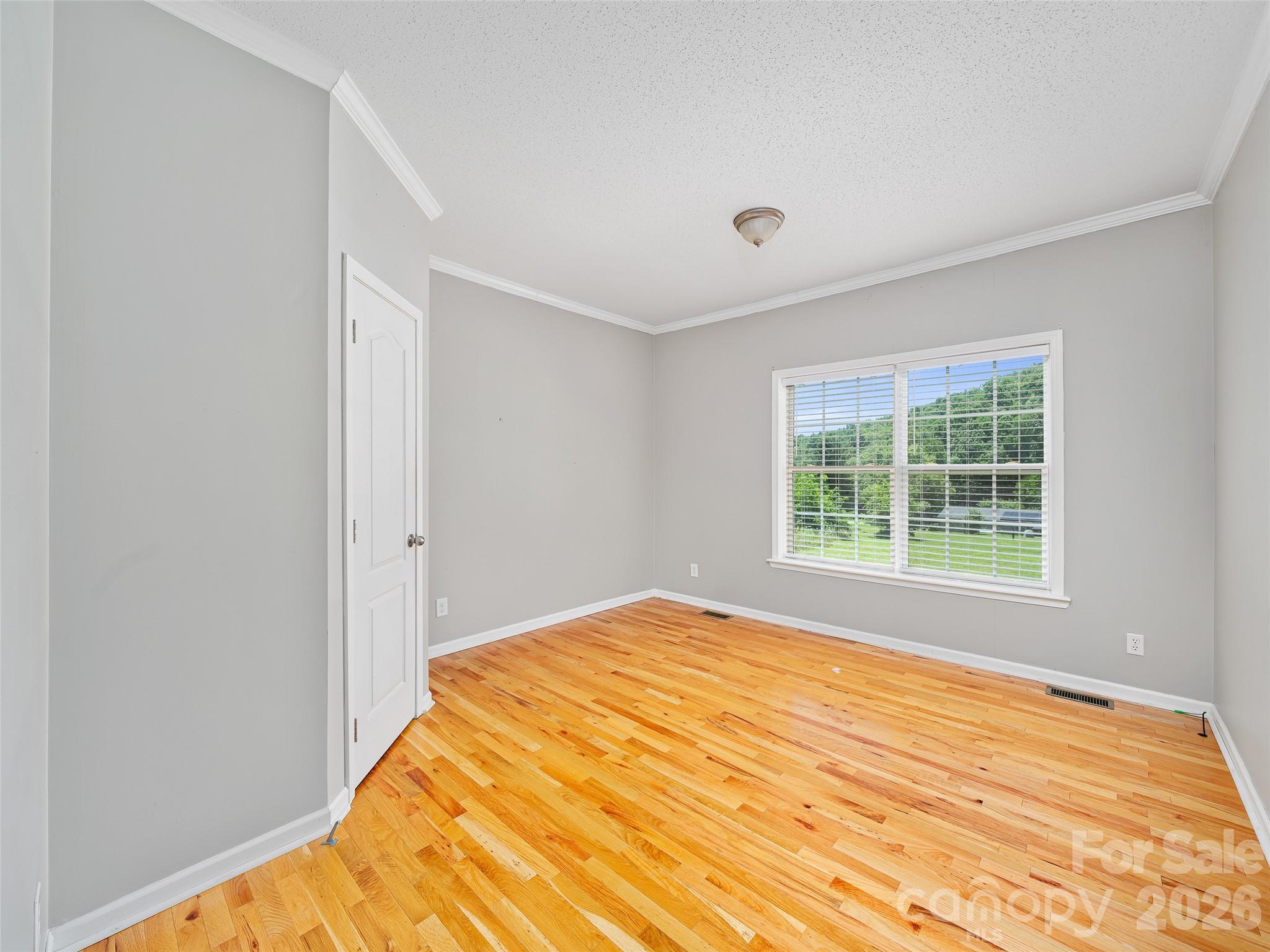 1470 Bear Creek Road — Bakersville