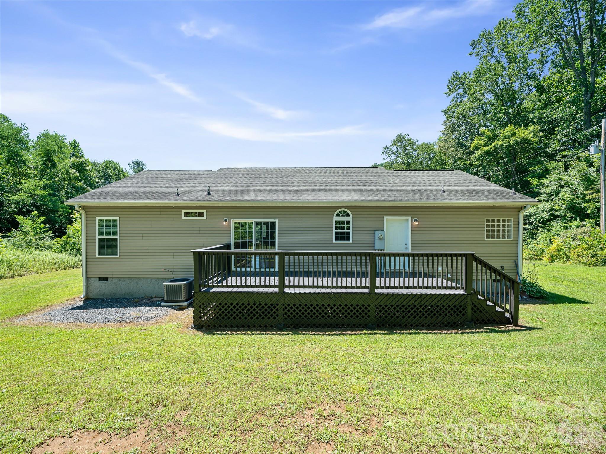 1470 Bear Creek Road — Bakersville