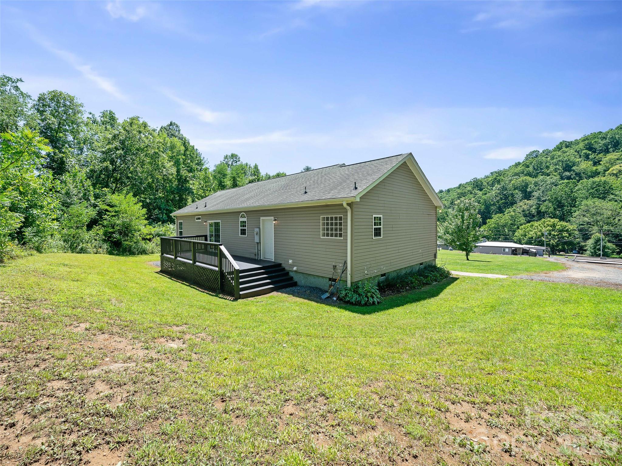 1470 Bear Creek Road — Bakersville