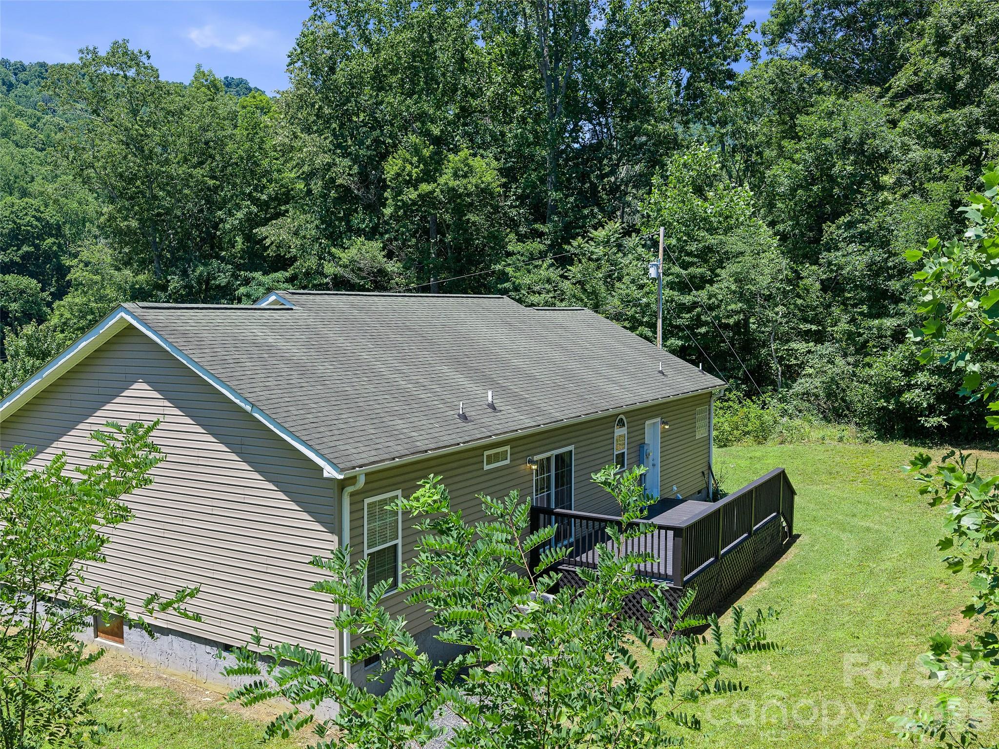 1470 Bear Creek Road — Bakersville