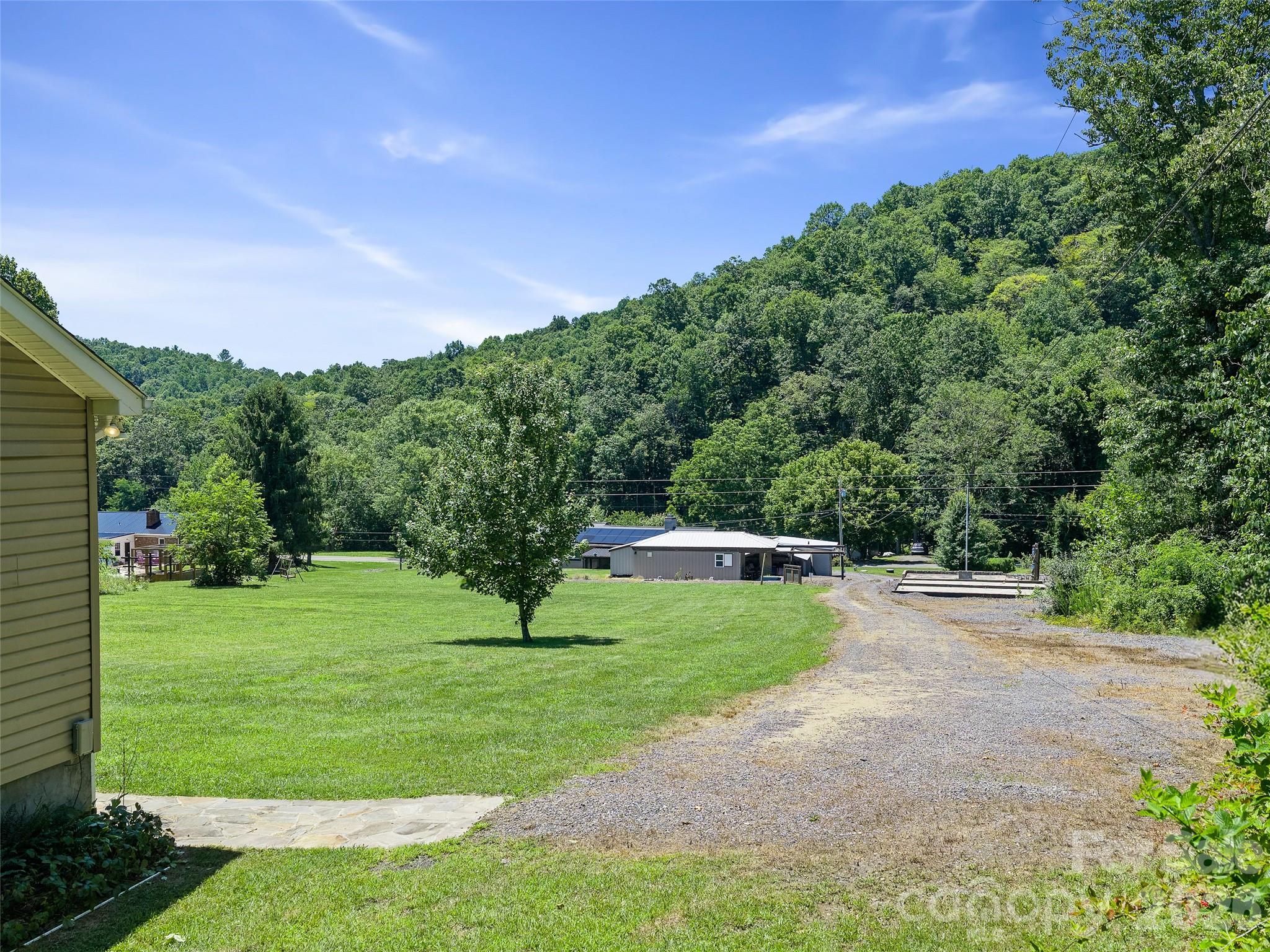 1470 Bear Creek Road — Bakersville