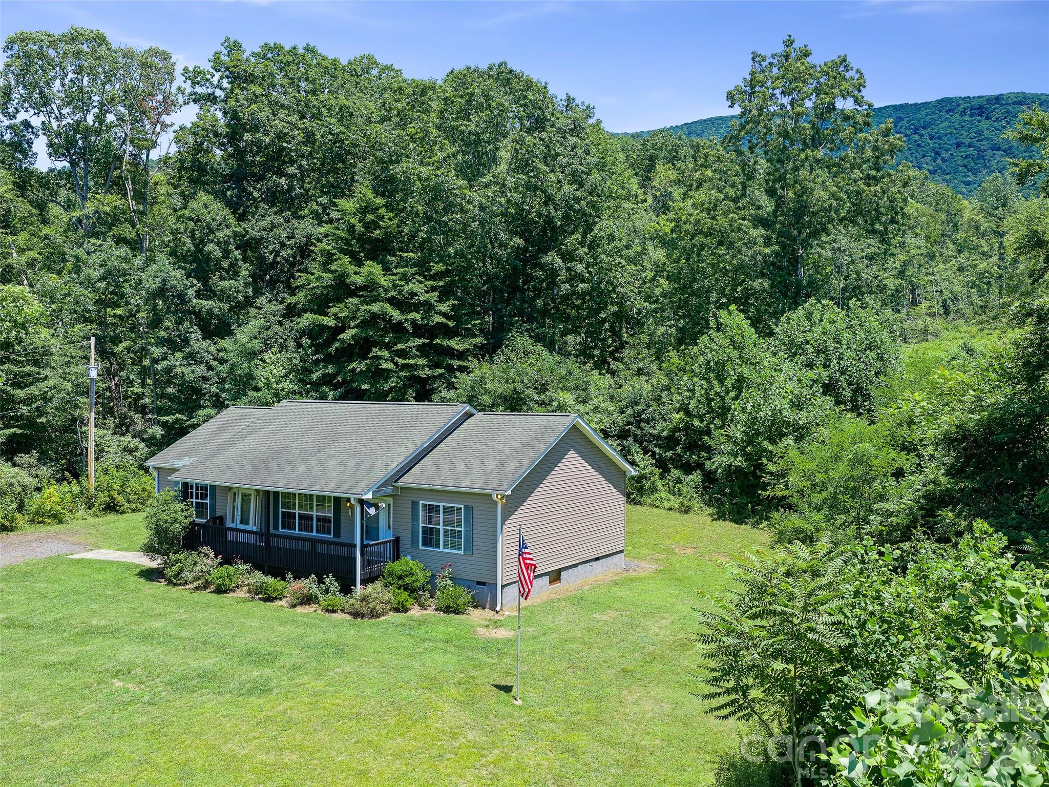 1470 Bear Creek Road — Bakersville