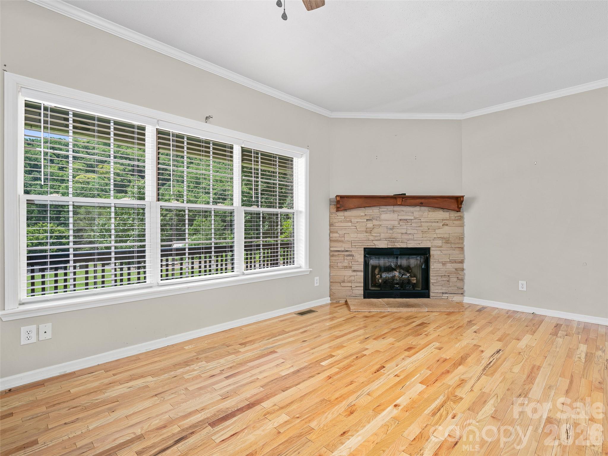 1470 Bear Creek Road — Bakersville