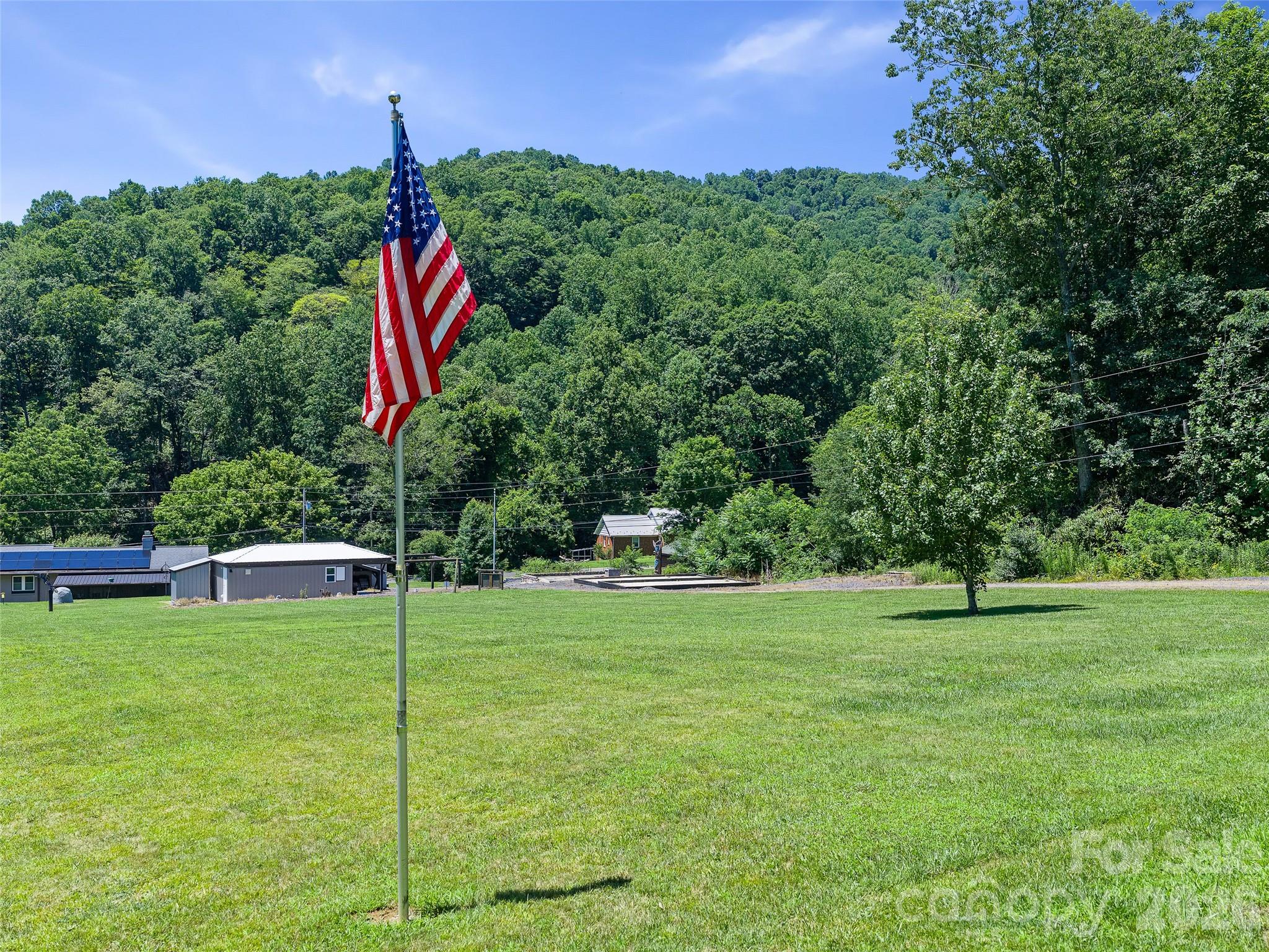 1470 Bear Creek Road — Bakersville