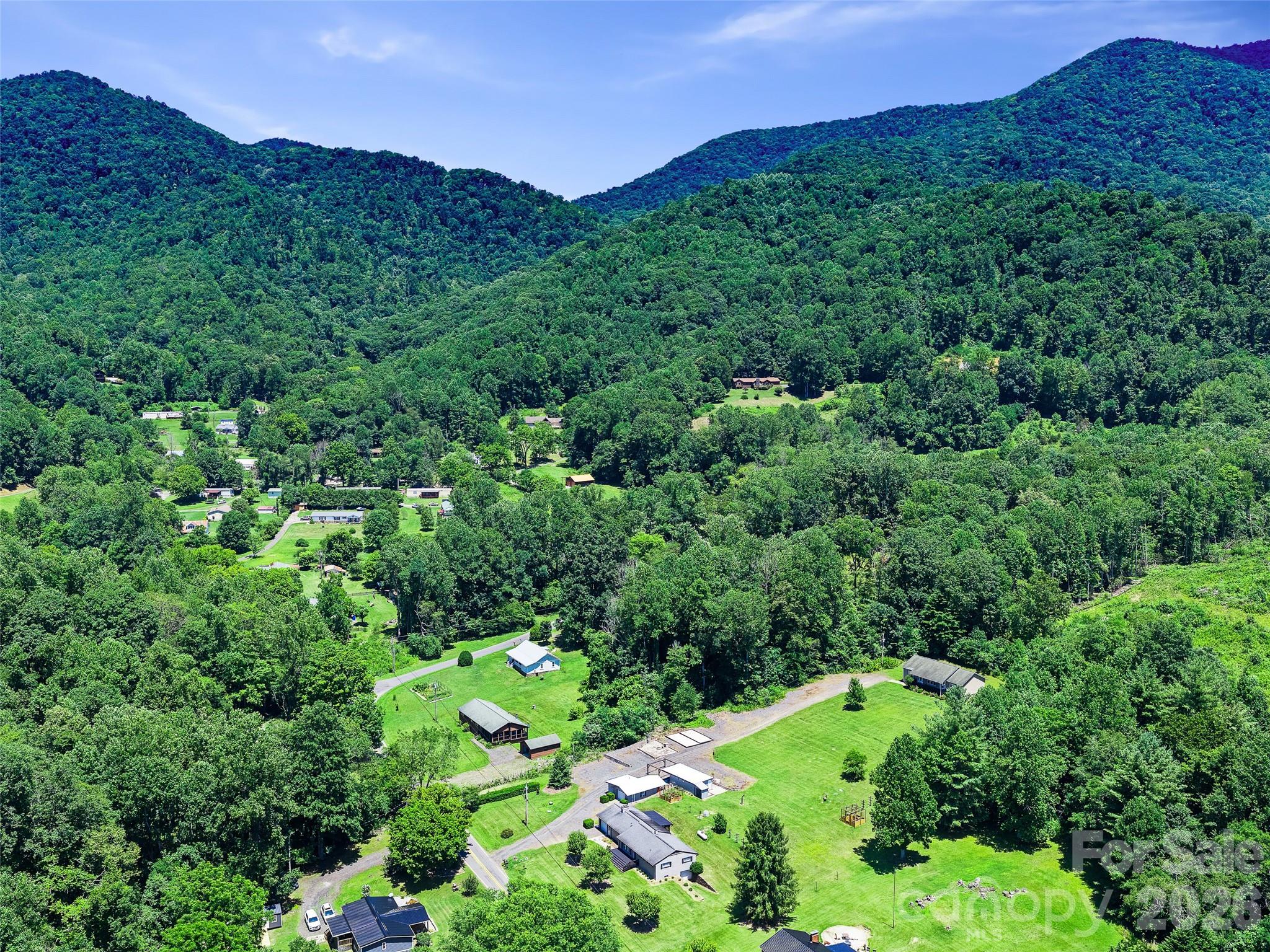 1470 Bear Creek Road — Bakersville