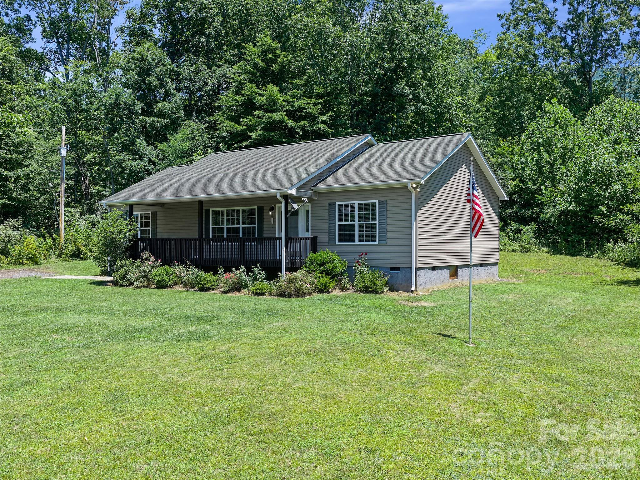 1470 Bear Creek Road — Bakersville