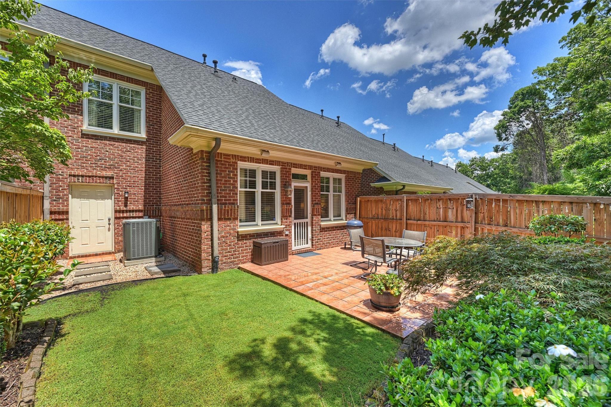 1144 Hampton Gardens Lane — Charlotte
