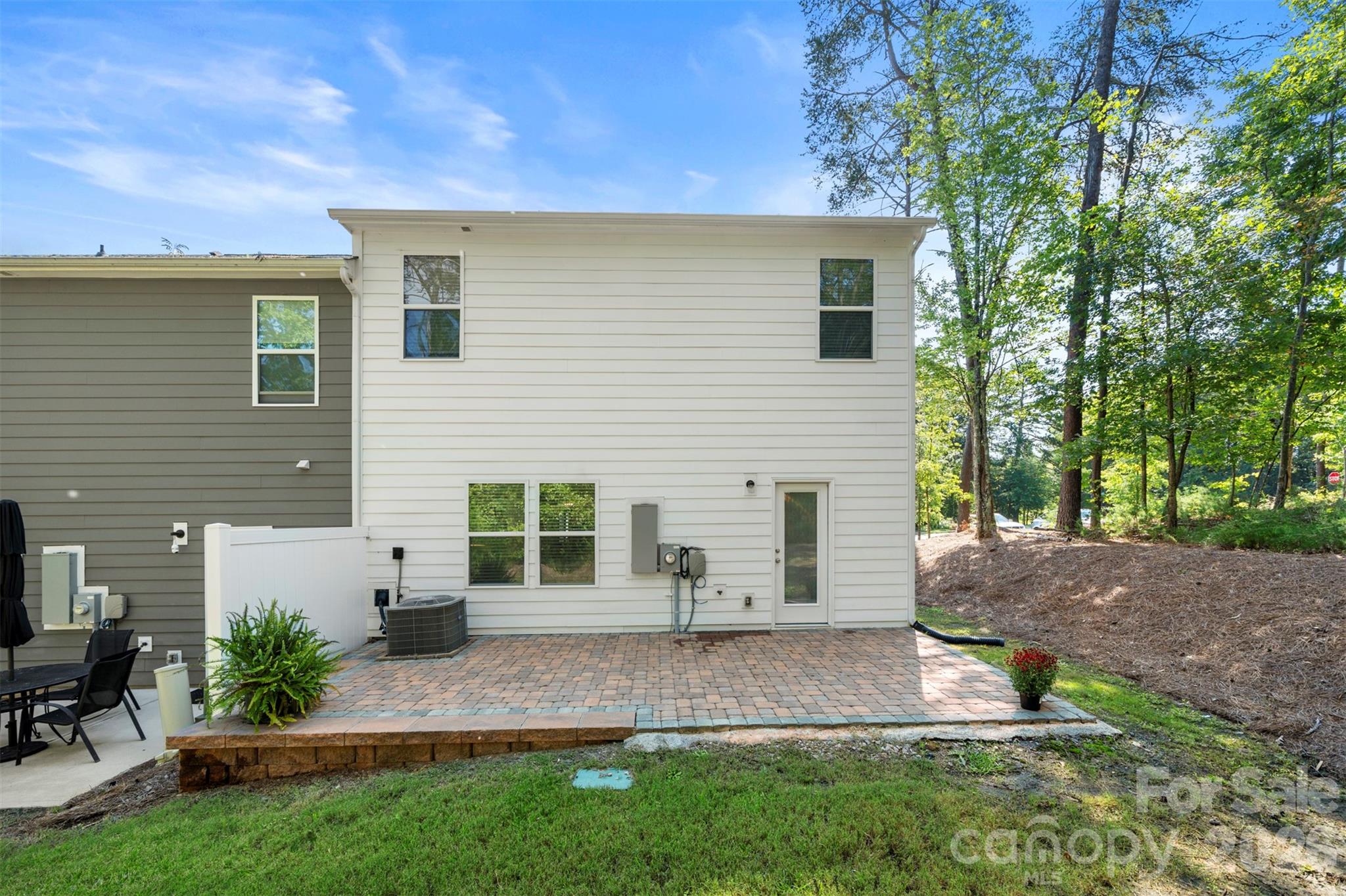 1115 Streamside Lane — York