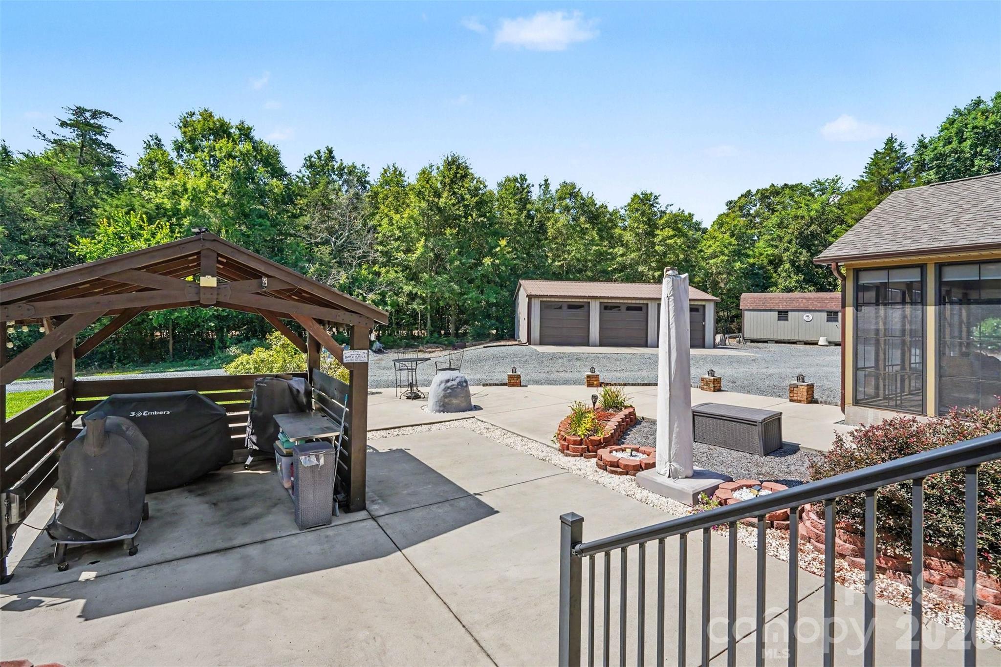 5702 Army Road — Marshville