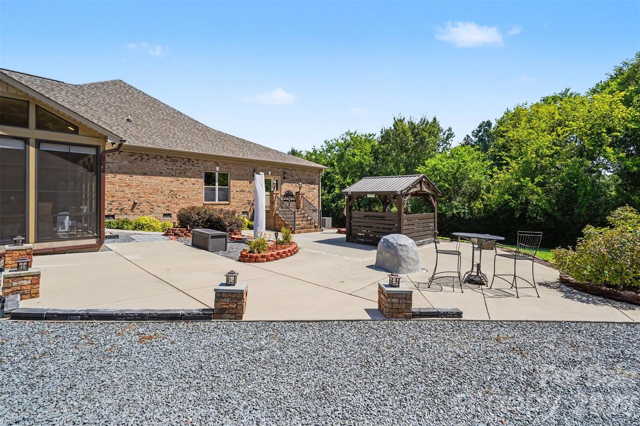 5702 Army Road — Marshville