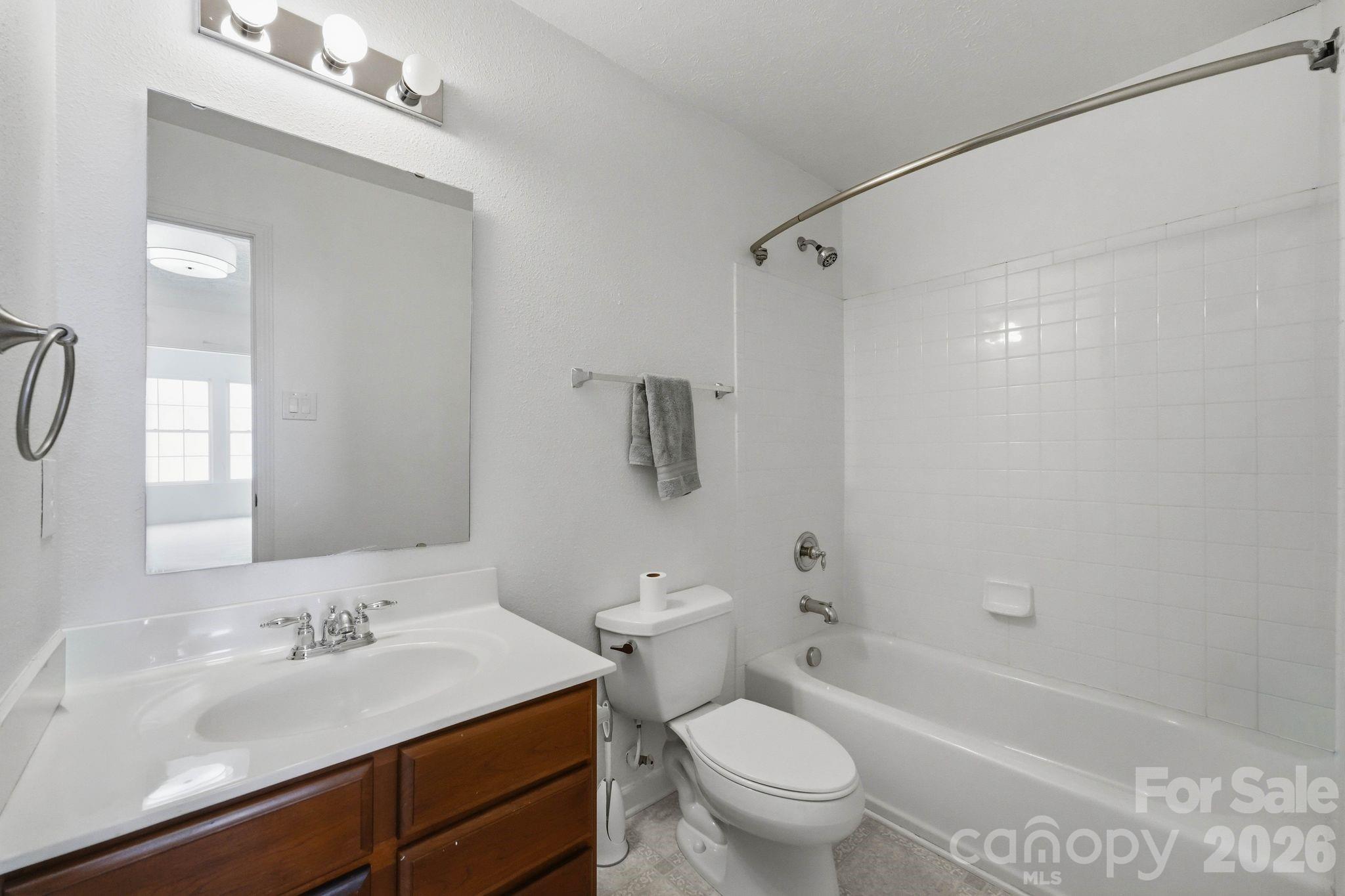 12821 Silvaire Farm Road — Charlotte