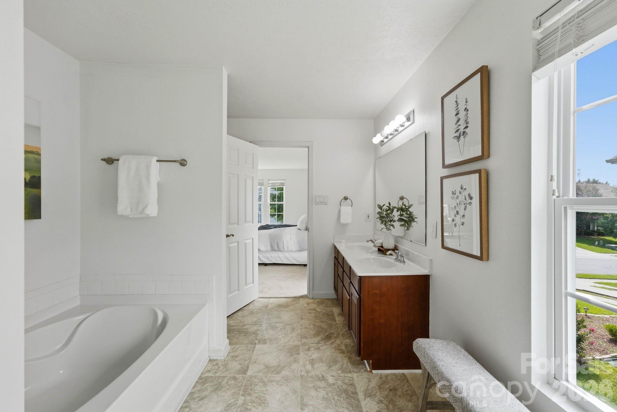 12821 Silvaire Farm Road — Charlotte