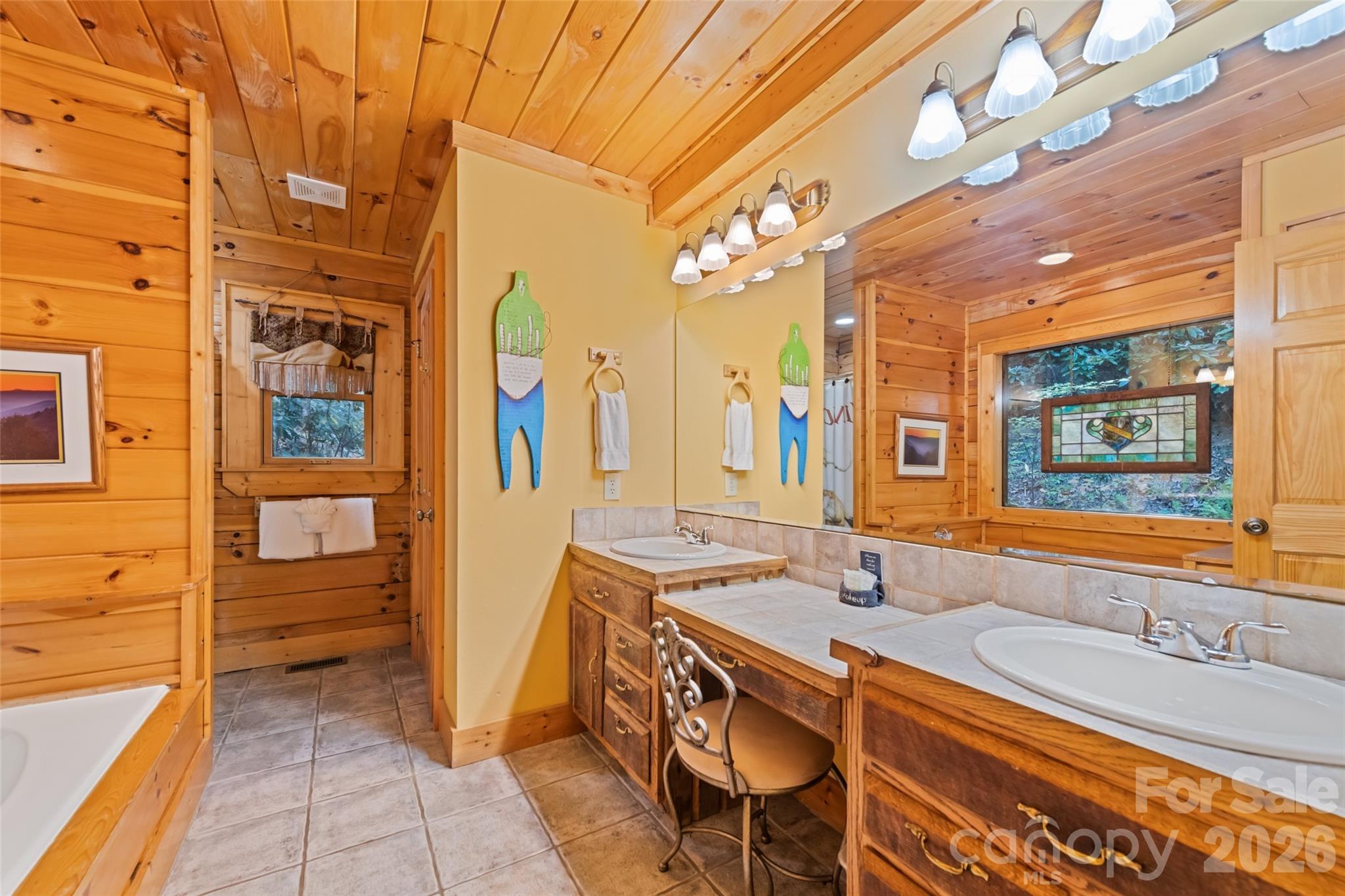 582 Tsalagi Trail — Maggie Valley