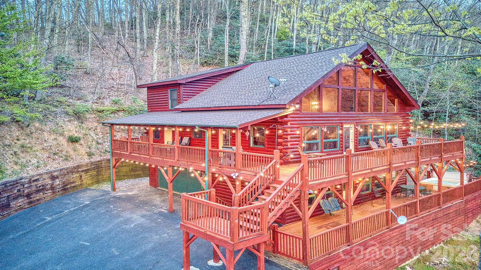 582 Tsalagi Trail — Maggie Valley