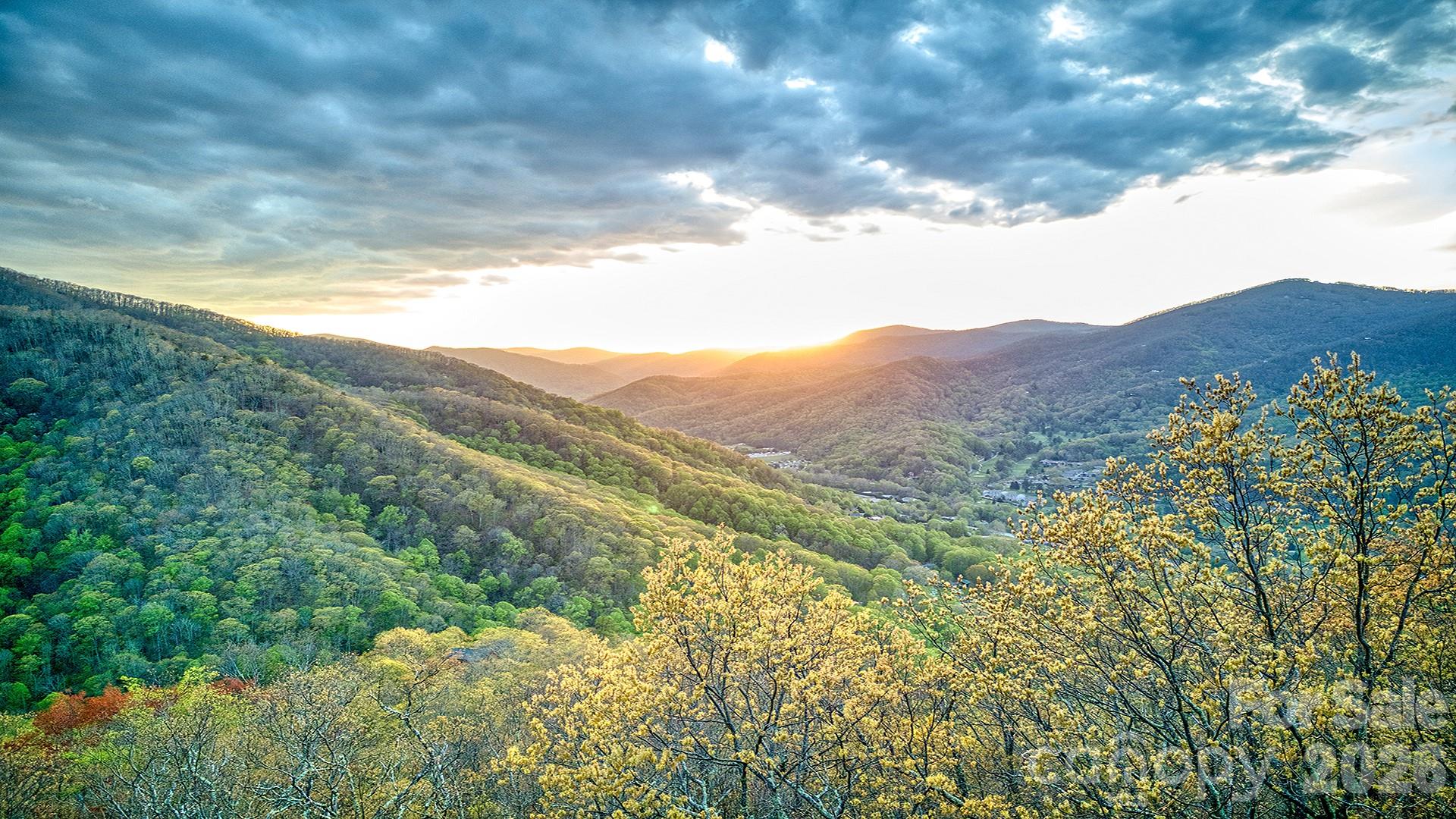 582 Tsalagi Trail — Maggie Valley
