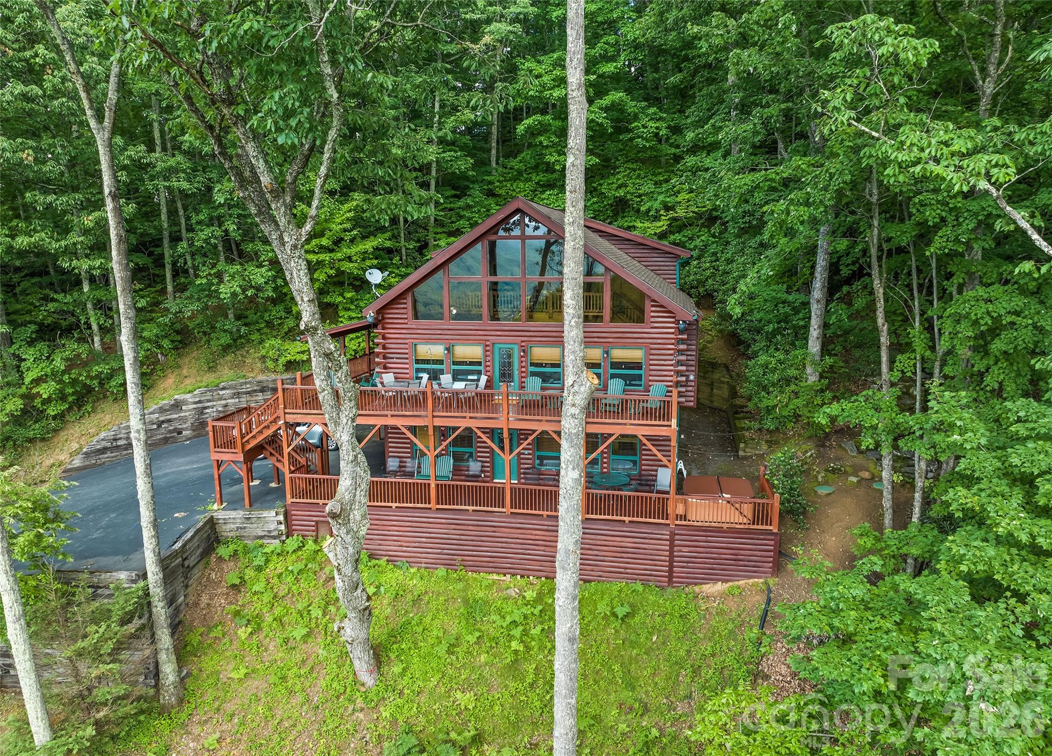 582 Tsalagi Trail — Maggie Valley