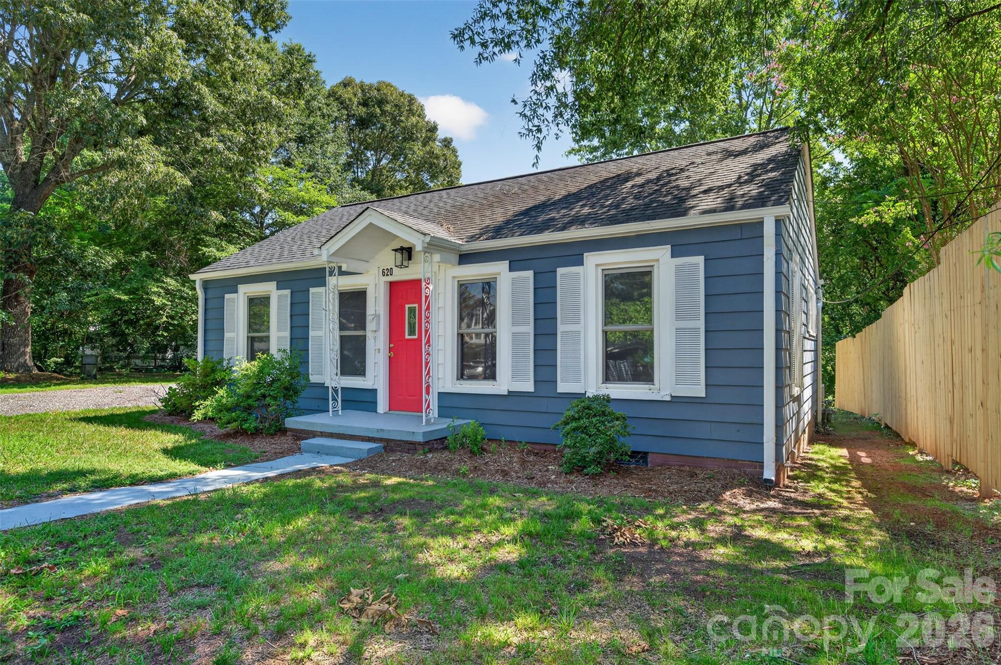 620 10th Street Boulevard NW — Hickory