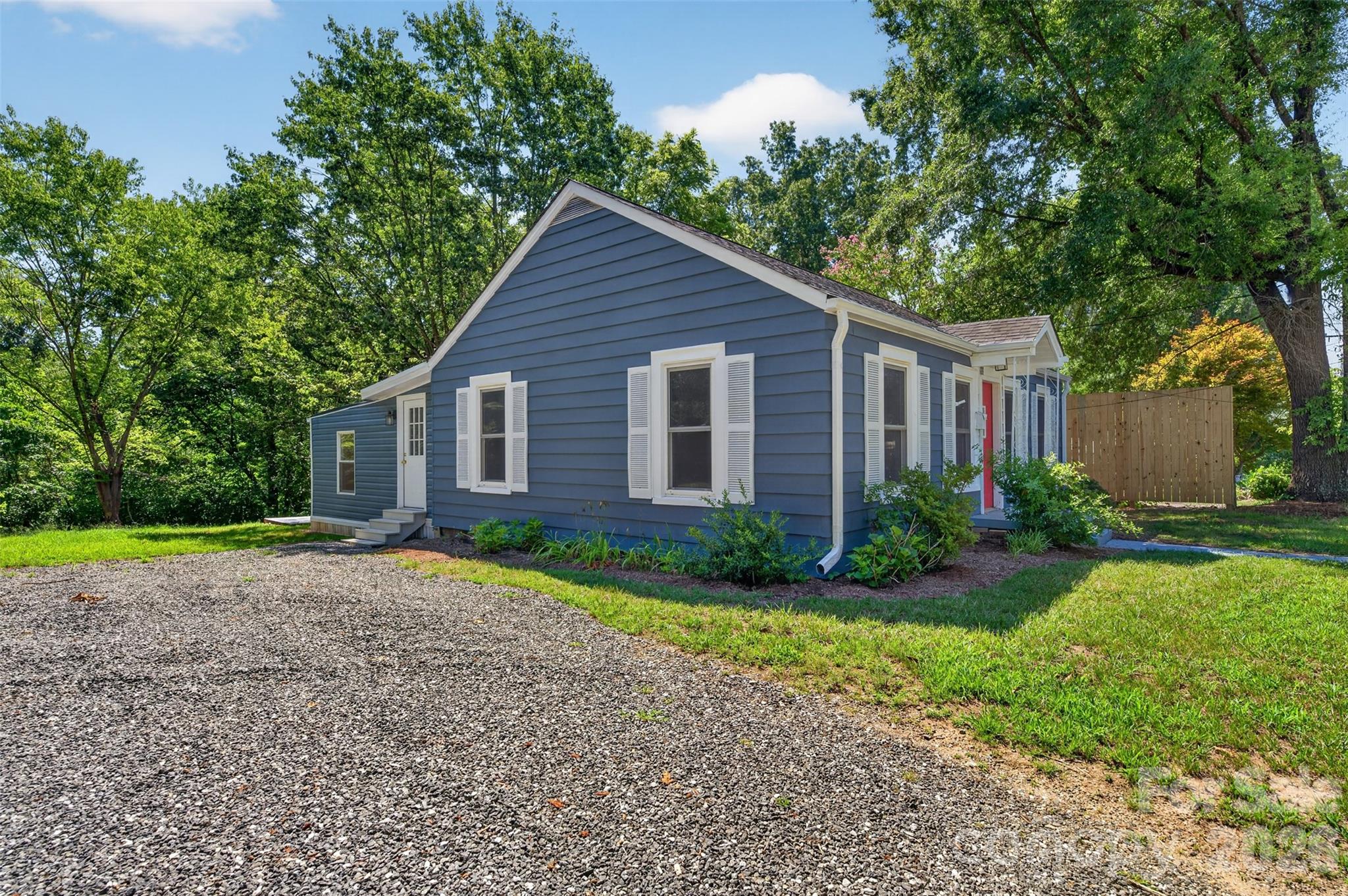 620 10th Street Boulevard NW — Hickory