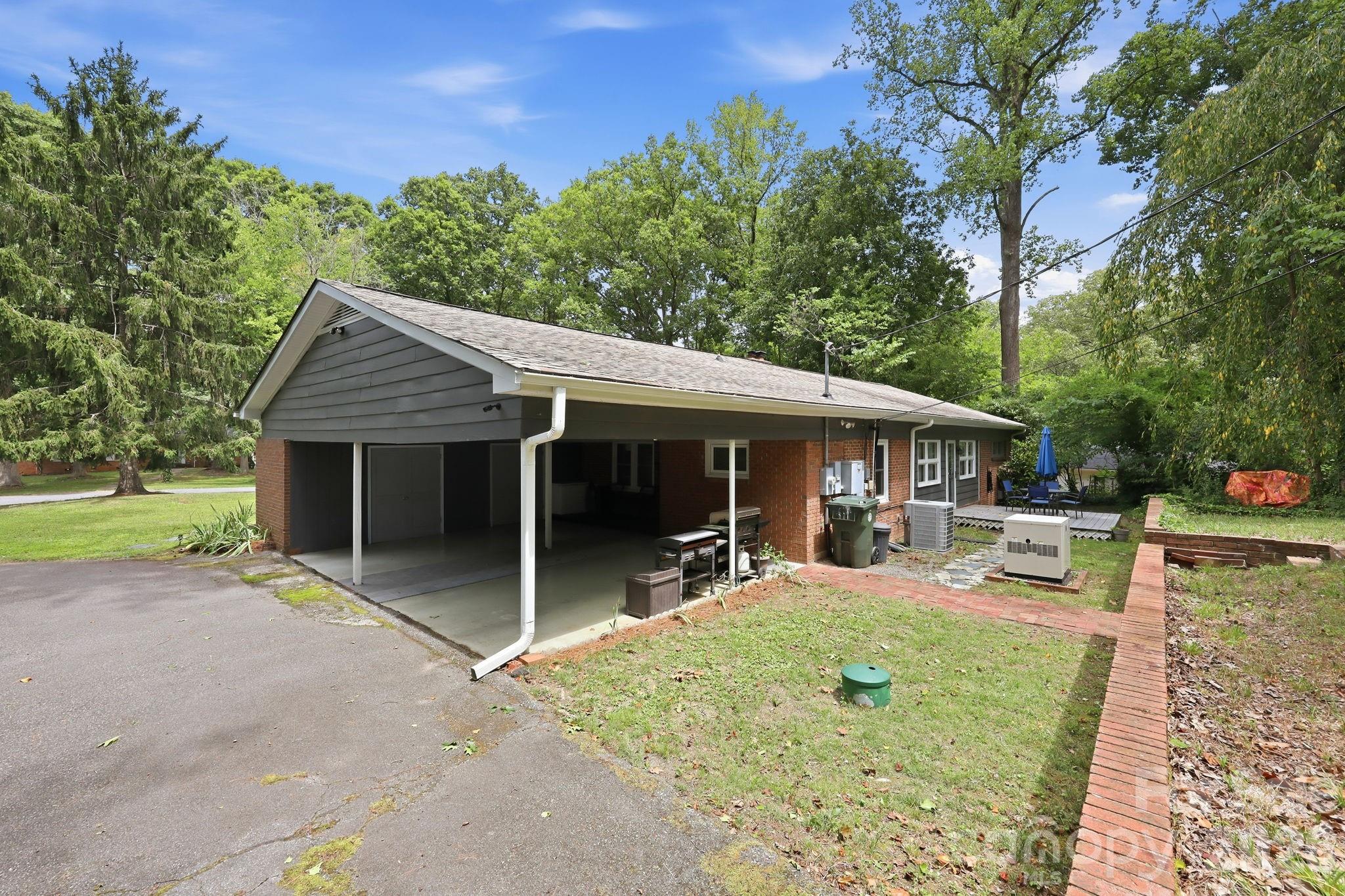 138 Circle Drive — Thomasville