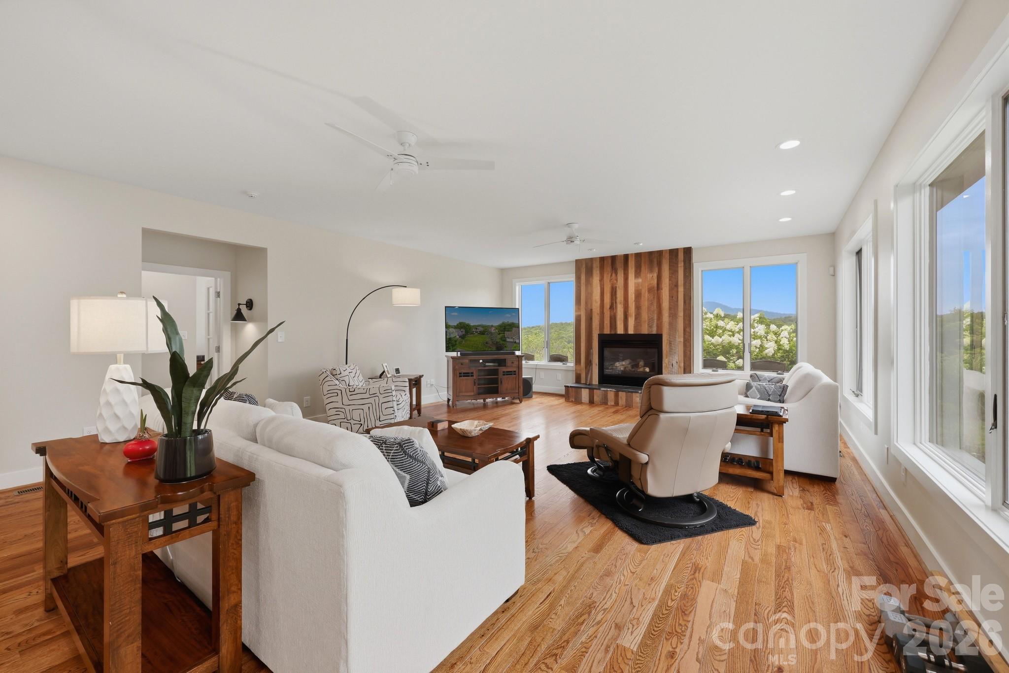 191 Charter Ridge #11 & 12 — Jefferson
