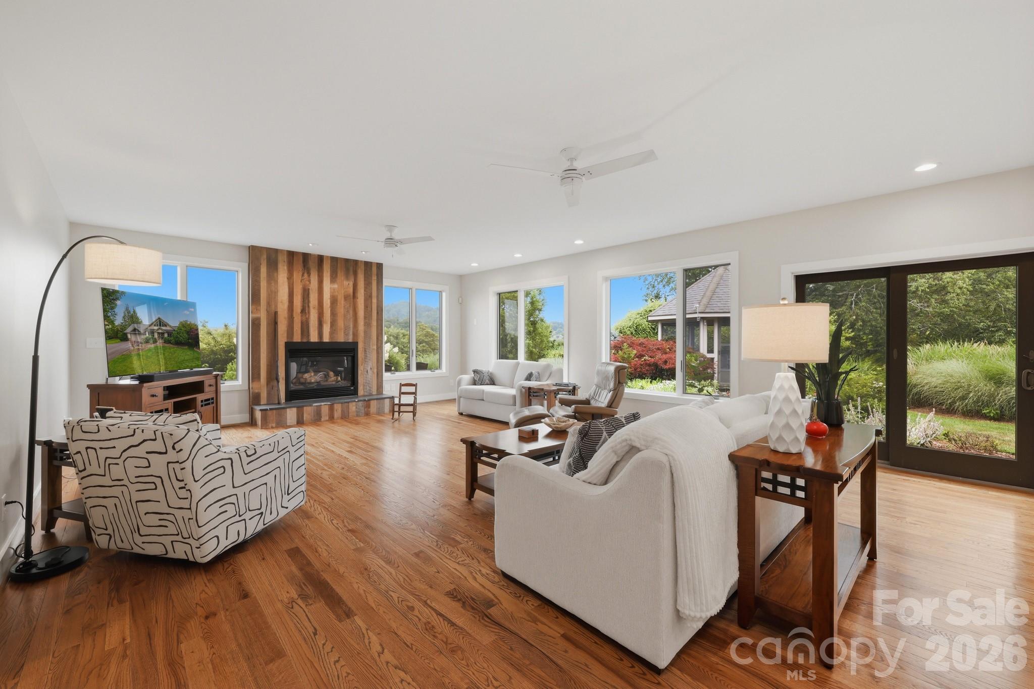 191 Charter Ridge #11 & 12 — Jefferson