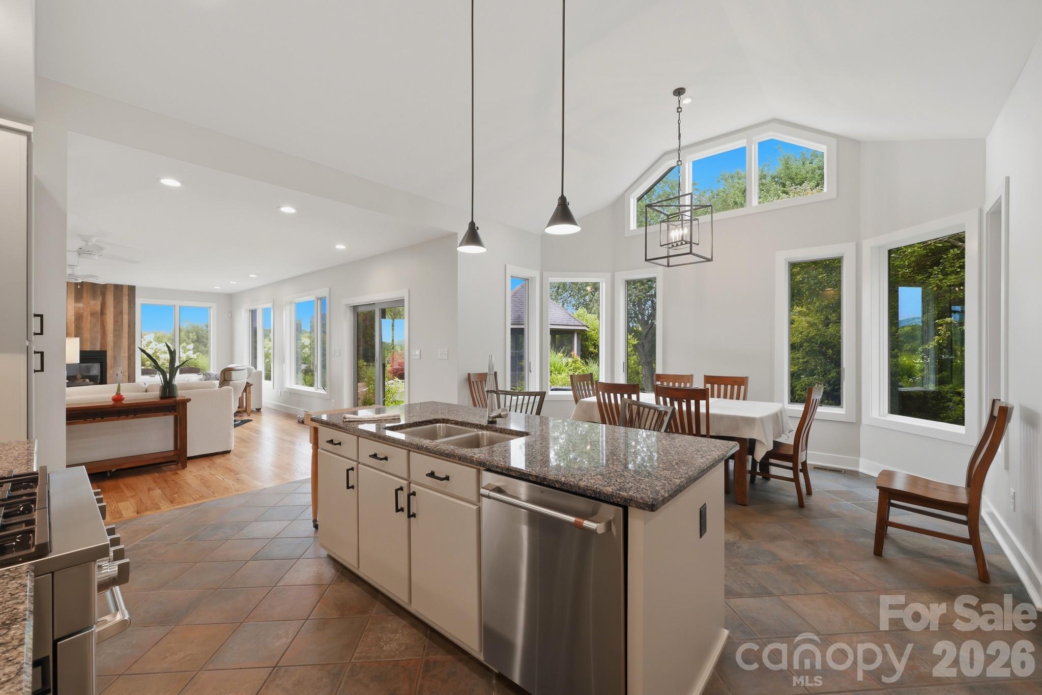 191 Charter Ridge #11 & 12 — Jefferson