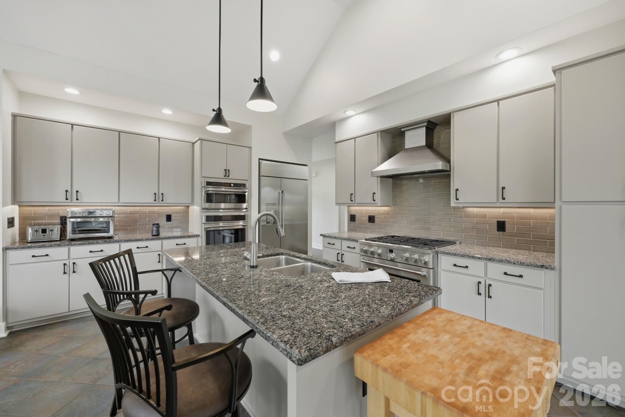 191 Charter Ridge #11 & 12 — Jefferson