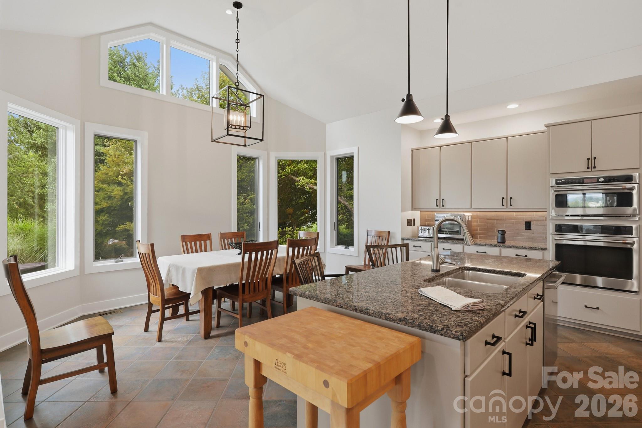 191 Charter Ridge #11 & 12 — Jefferson