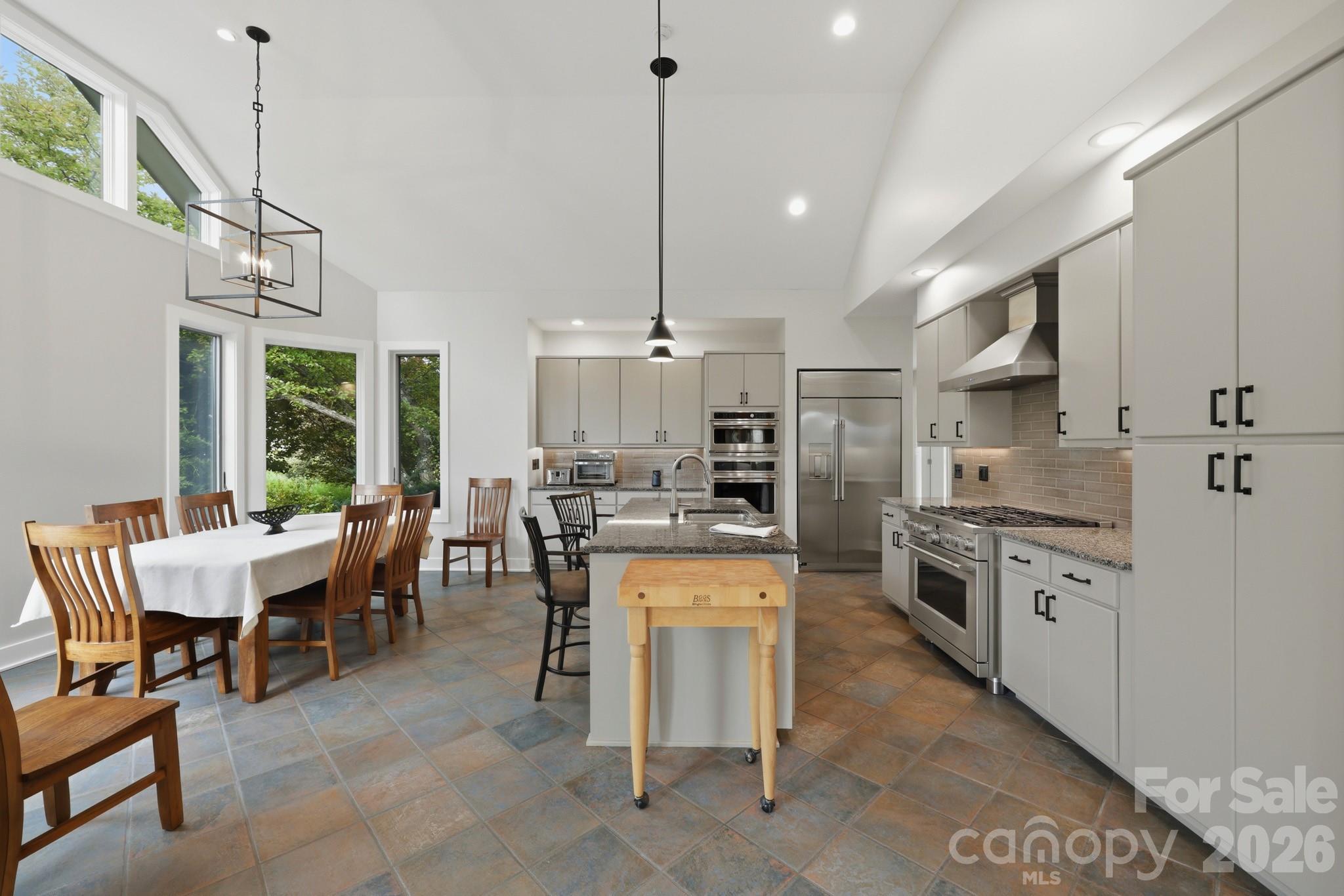 191 Charter Ridge #11 & 12 — Jefferson