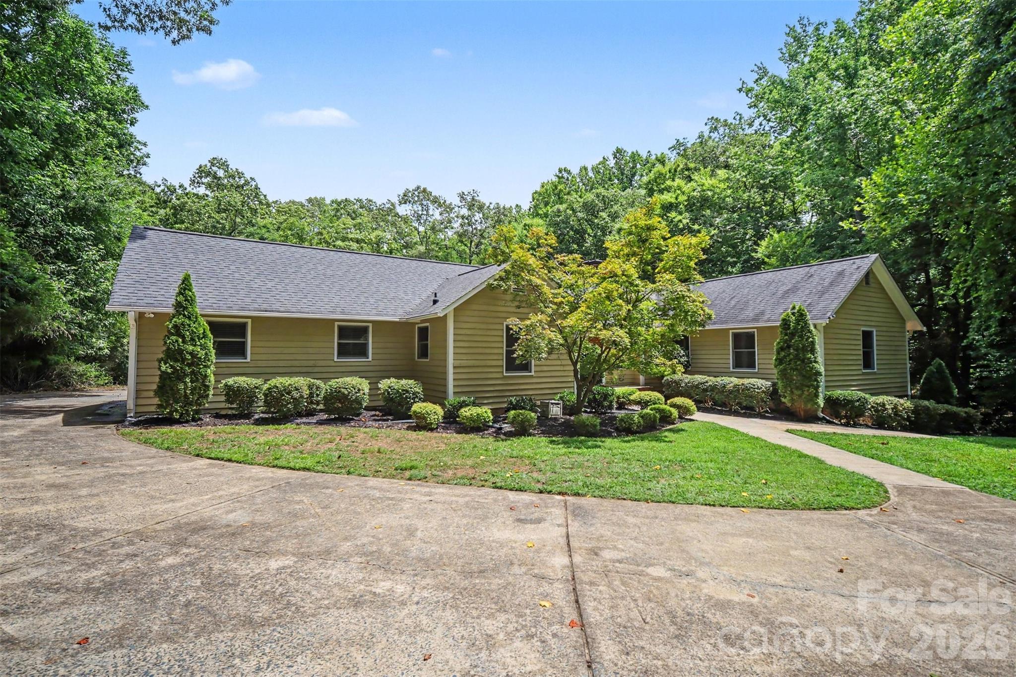 519 Raintree Drive — Matthews