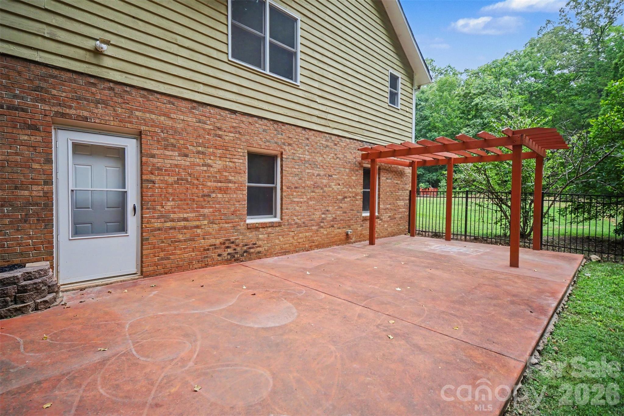 519 Raintree Drive — Matthews