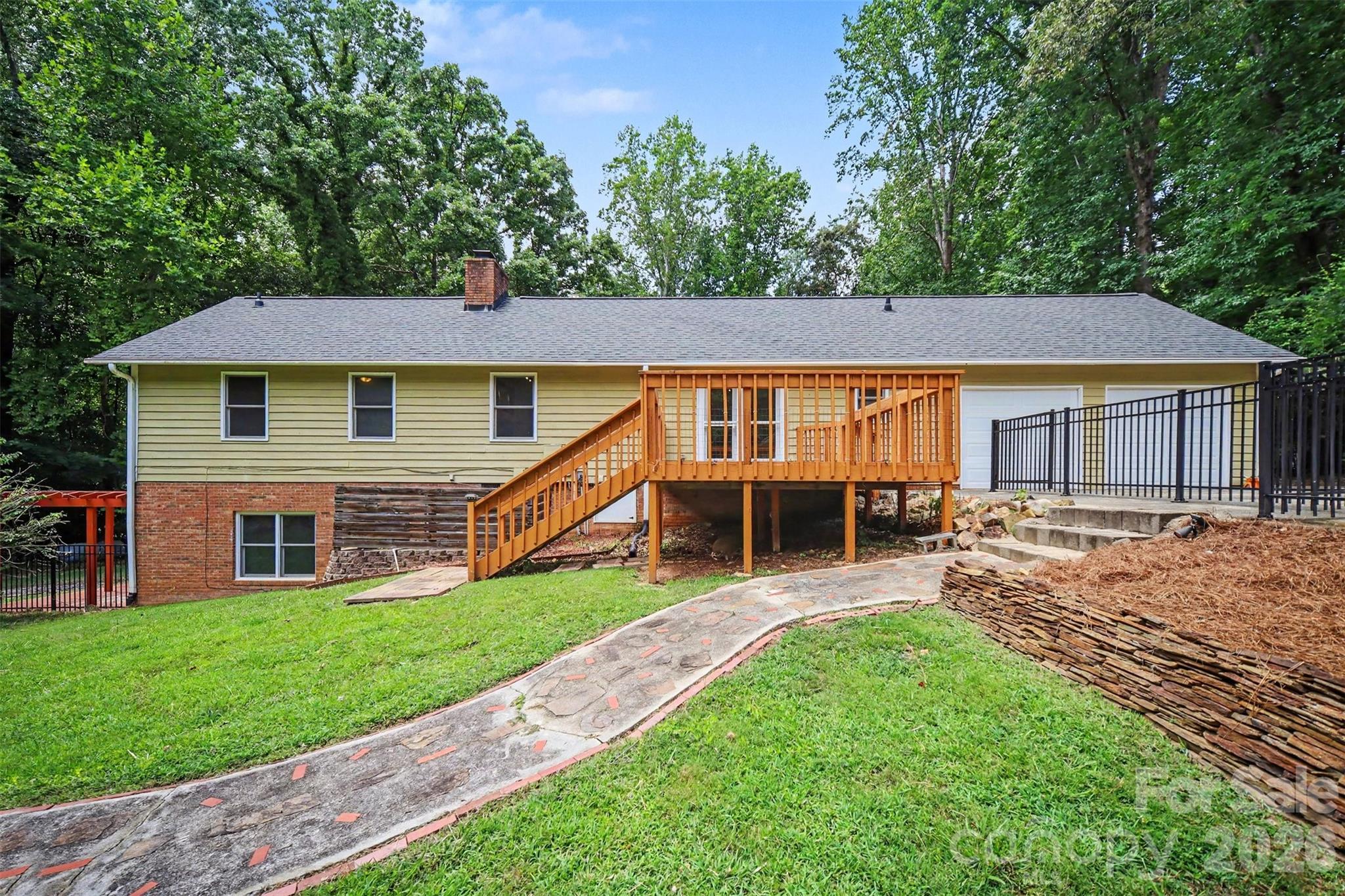 519 Raintree Drive — Matthews
