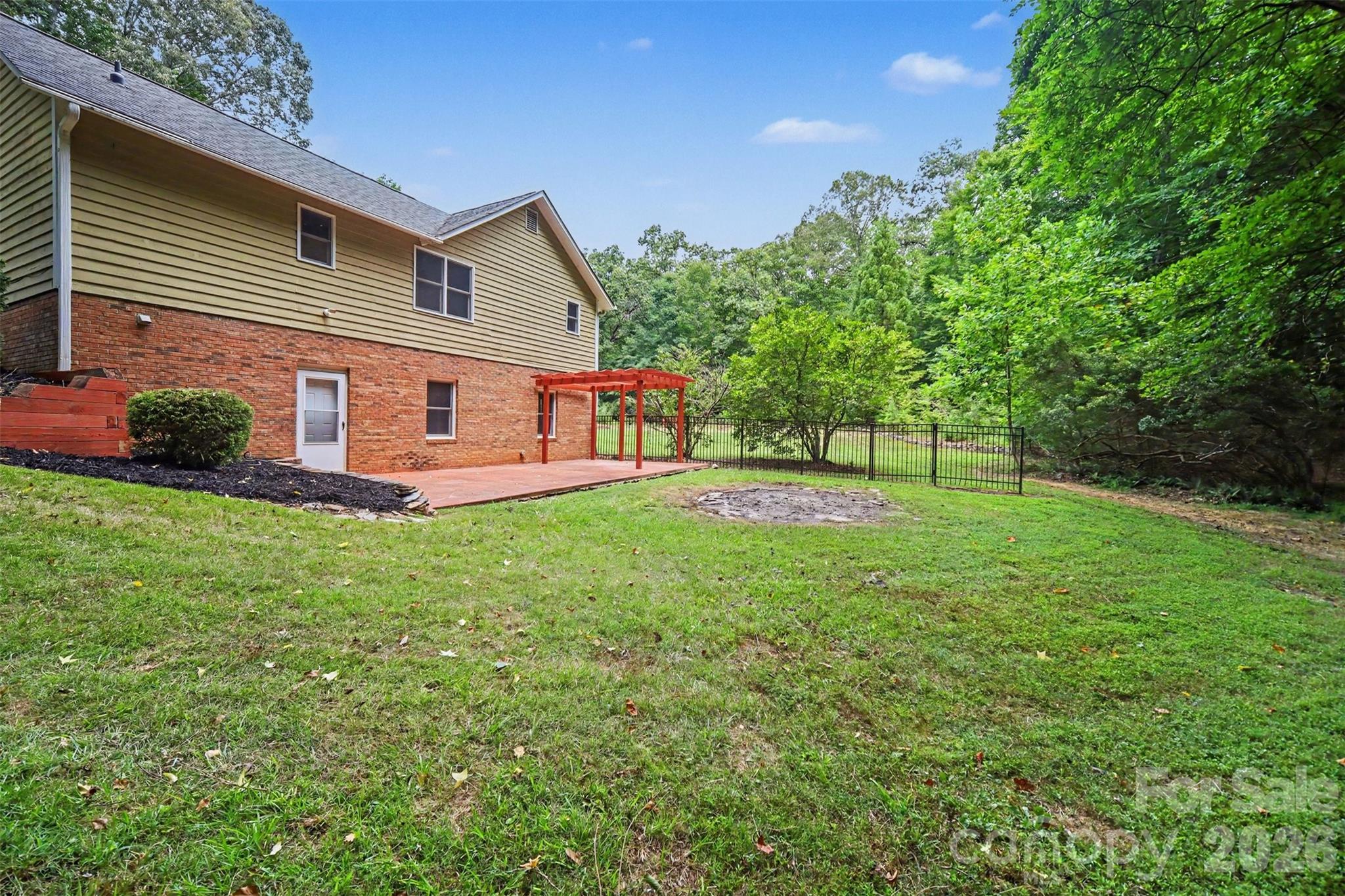 519 Raintree Drive — Matthews