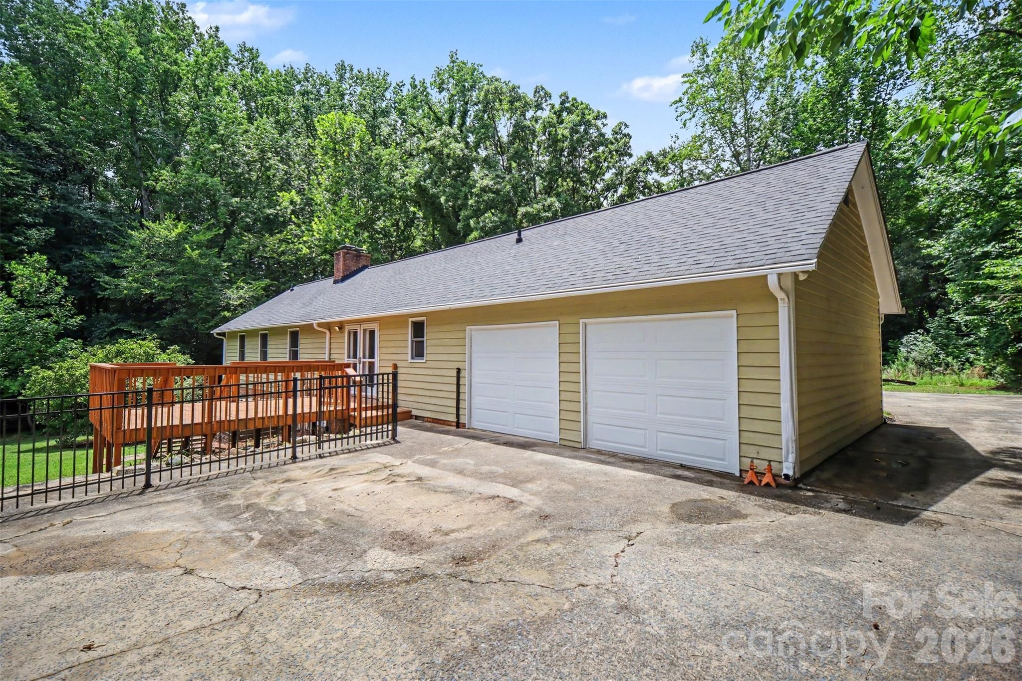 519 Raintree Drive — Matthews