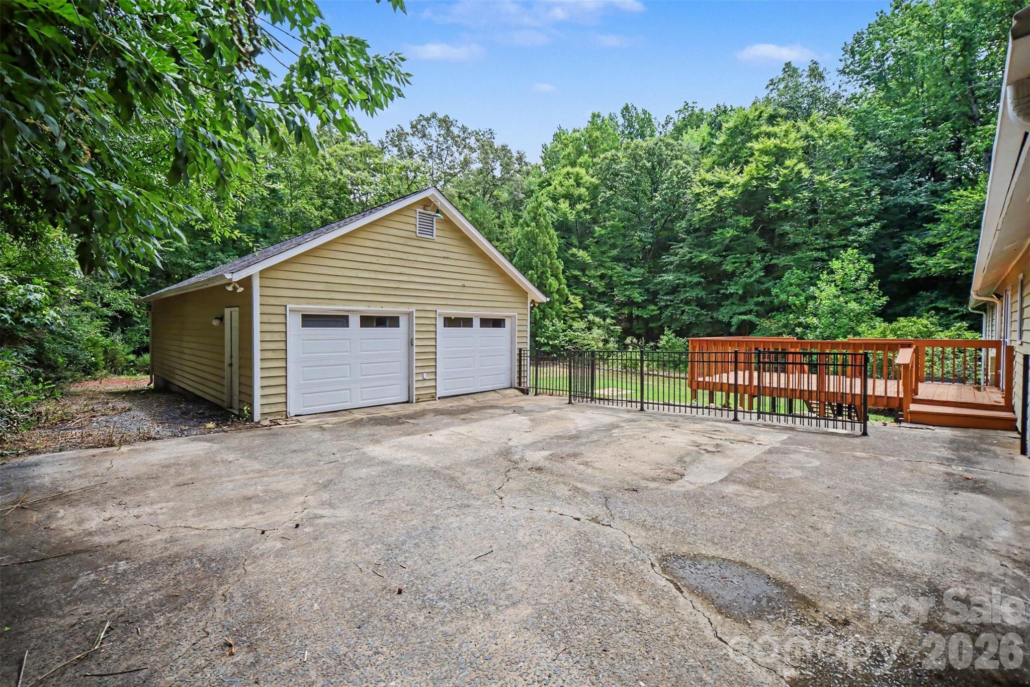519 Raintree Drive — Matthews