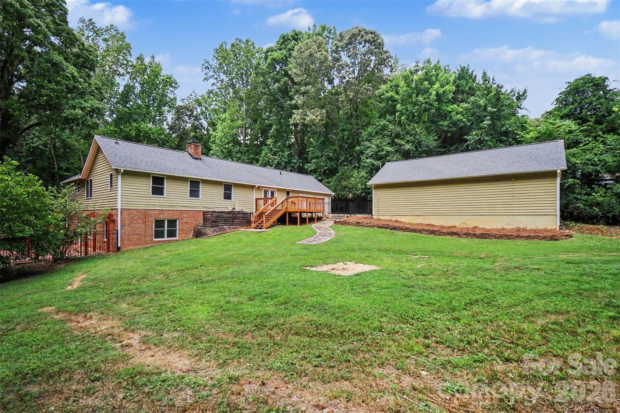519 Raintree Drive — Matthews