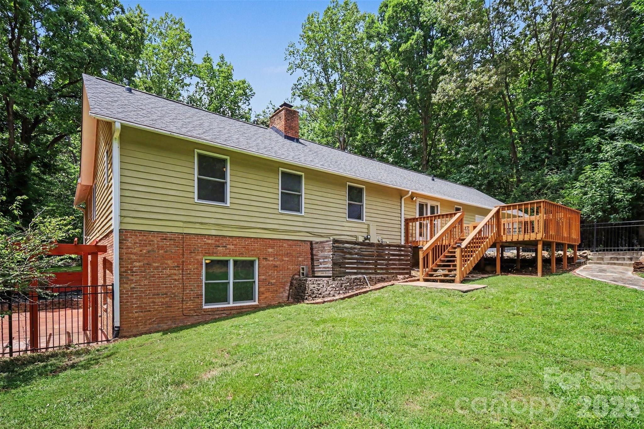 519 Raintree Drive — Matthews