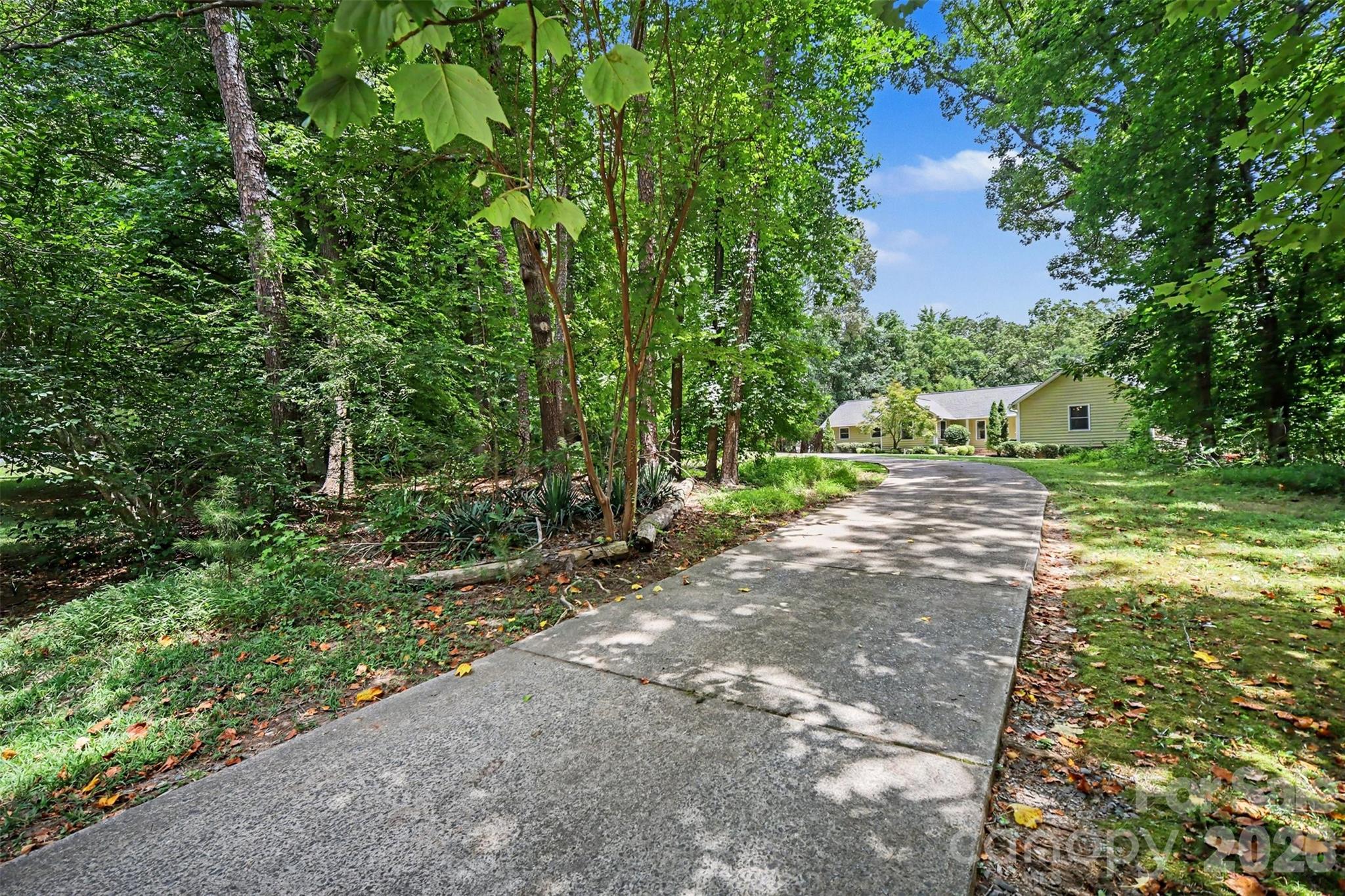 519 Raintree Drive — Matthews