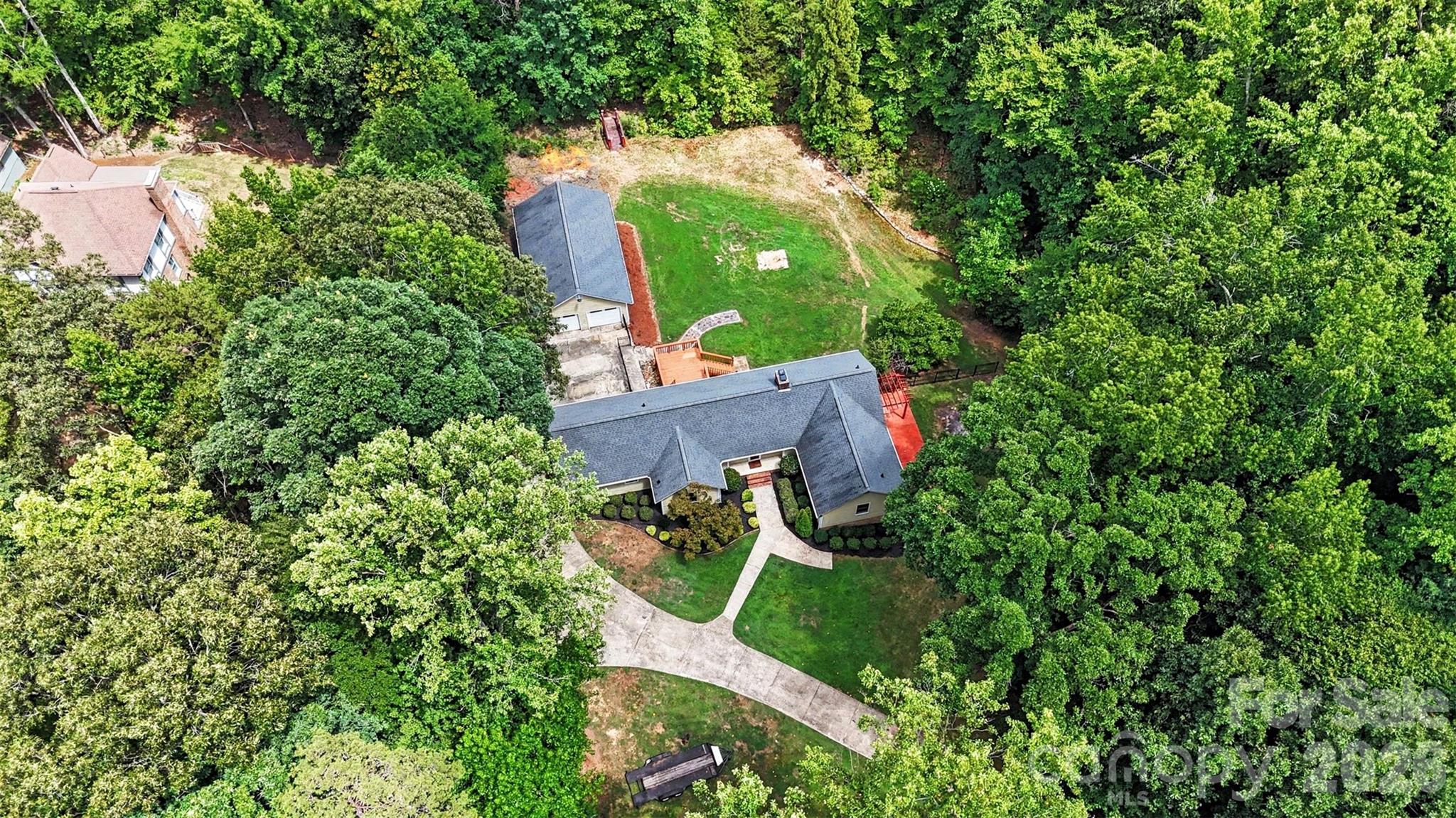 519 Raintree Drive — Matthews