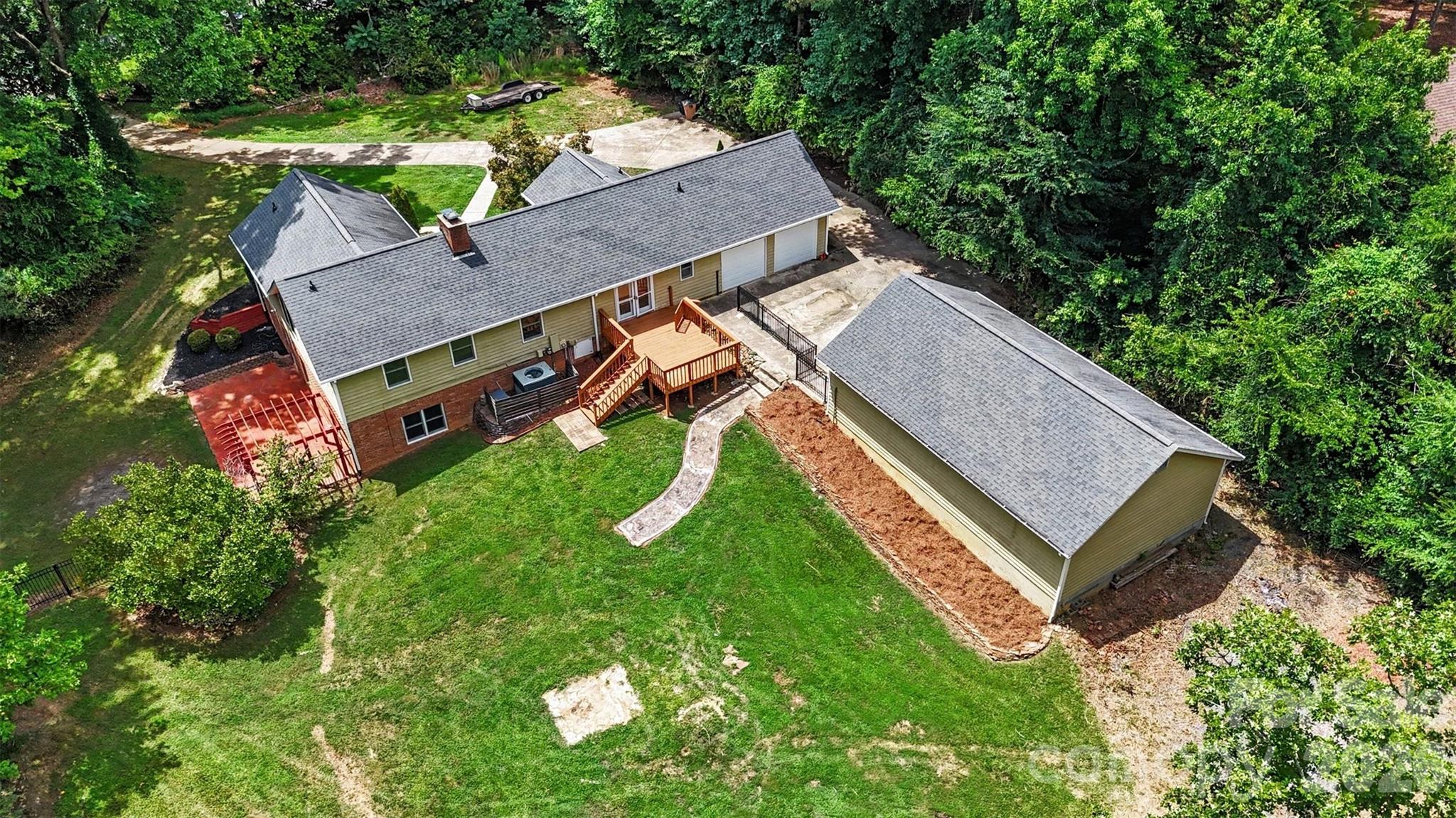 519 Raintree Drive — Matthews