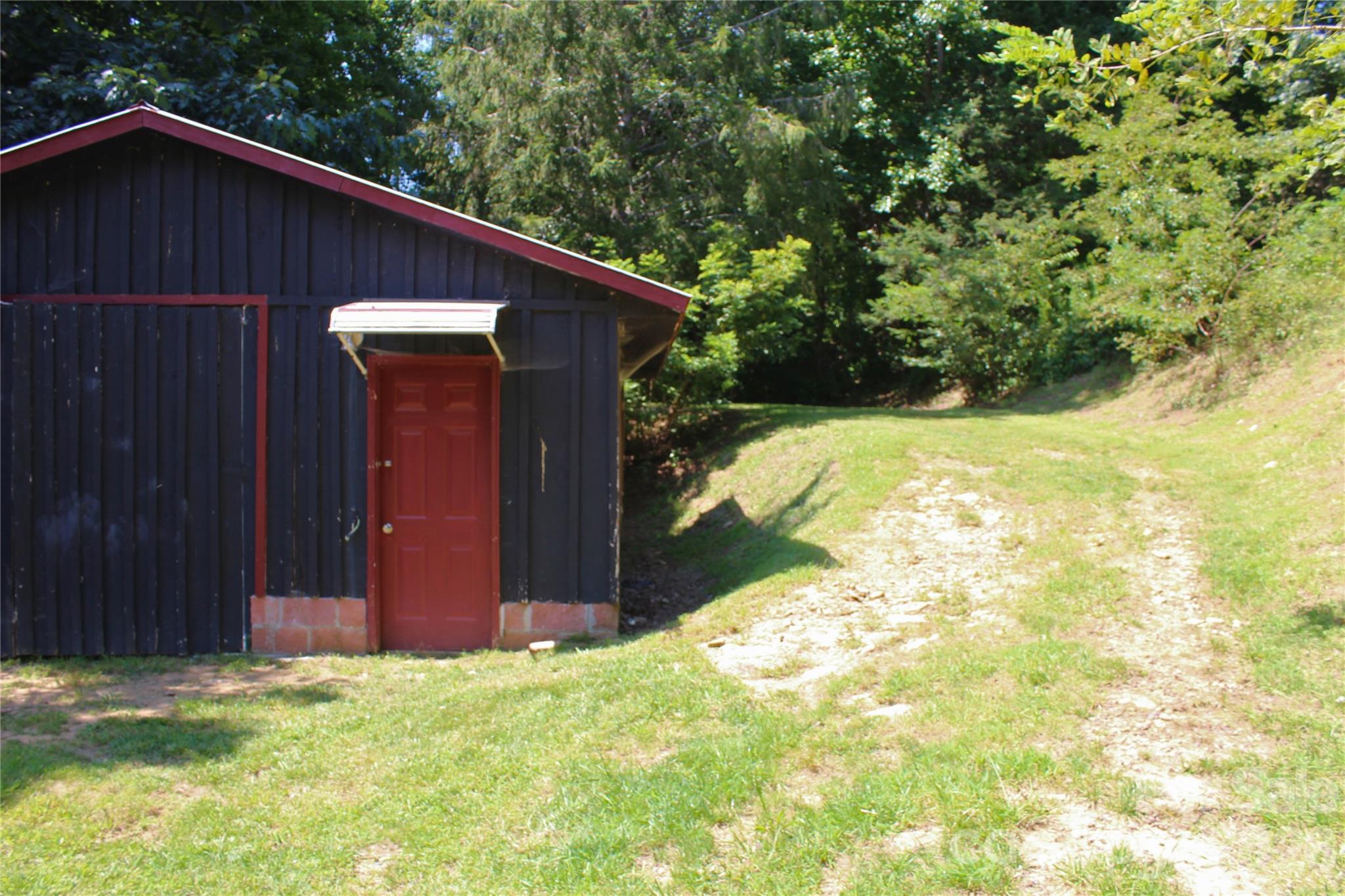 2838 Seven Mile Ridge Road — Burnsville